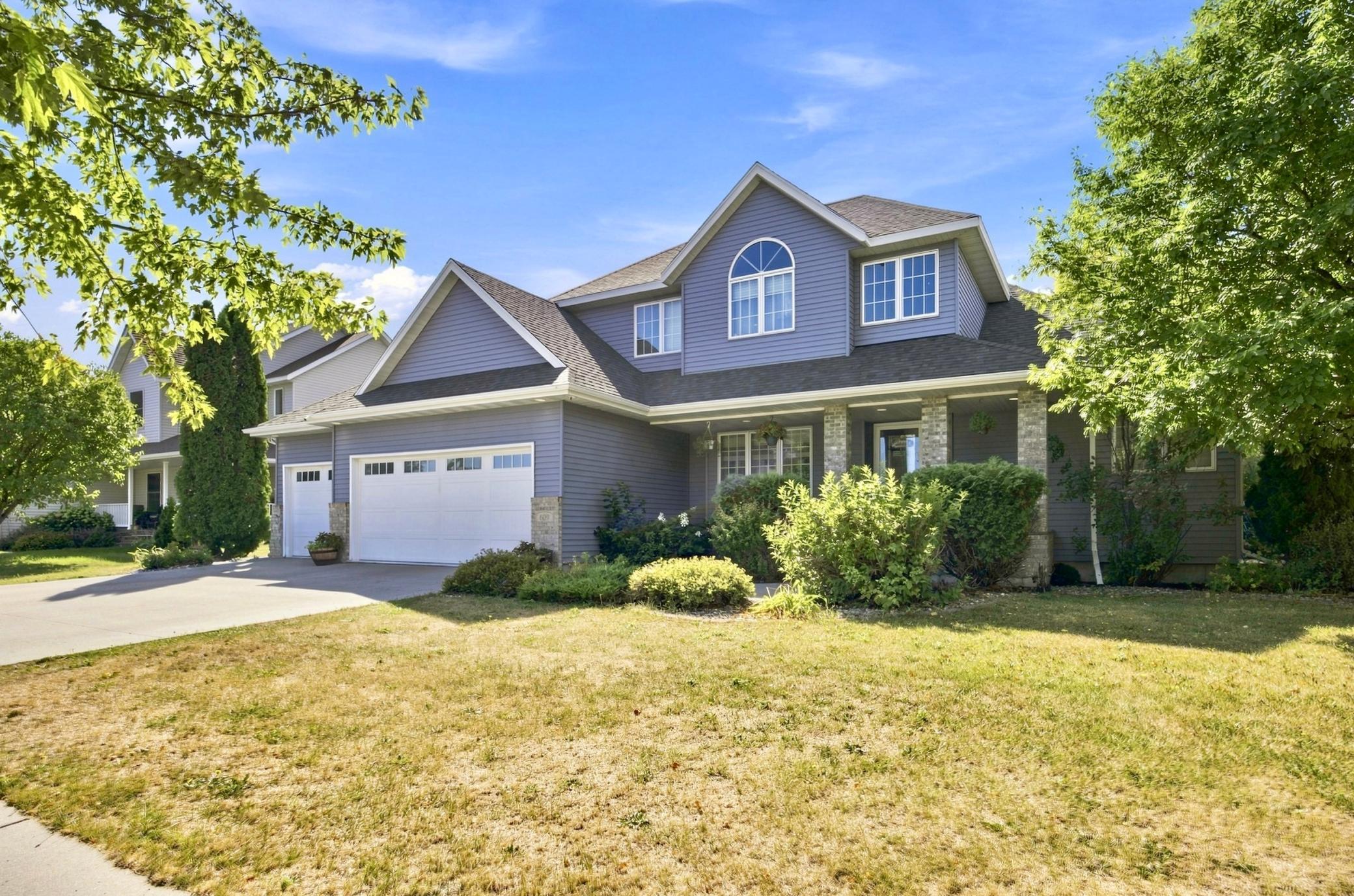 609 Lexington Ln, Moorhead, MN 56560