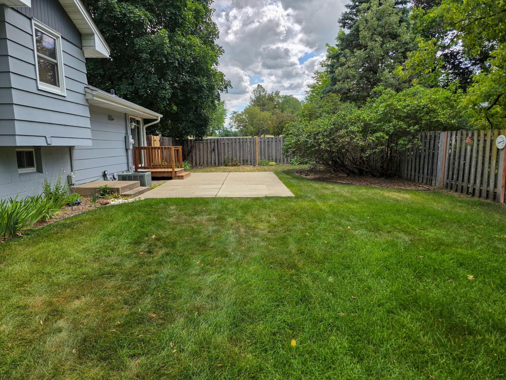 5033 Overlook Dr, Bloomington, MN 55437