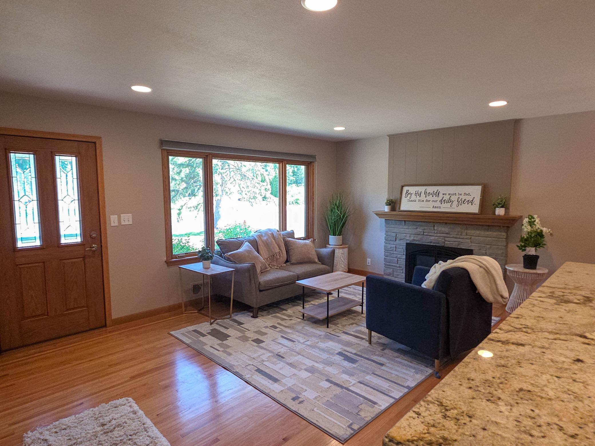 5033 Overlook Dr, Bloomington, MN 55437