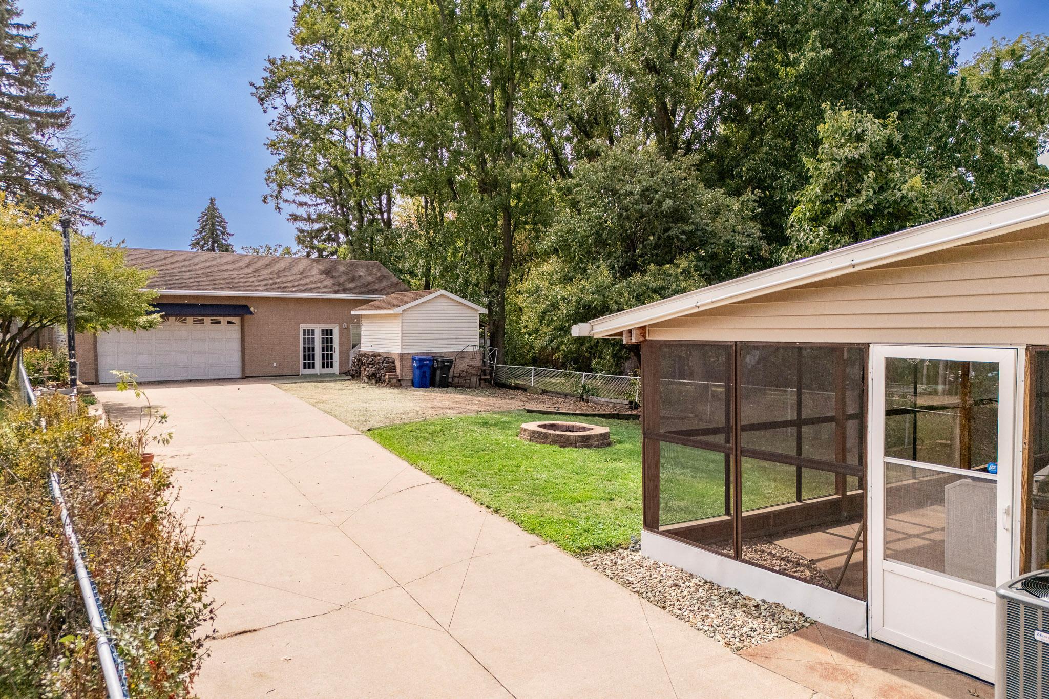 1554 Burns Ave, Saint Paul, MN 55106