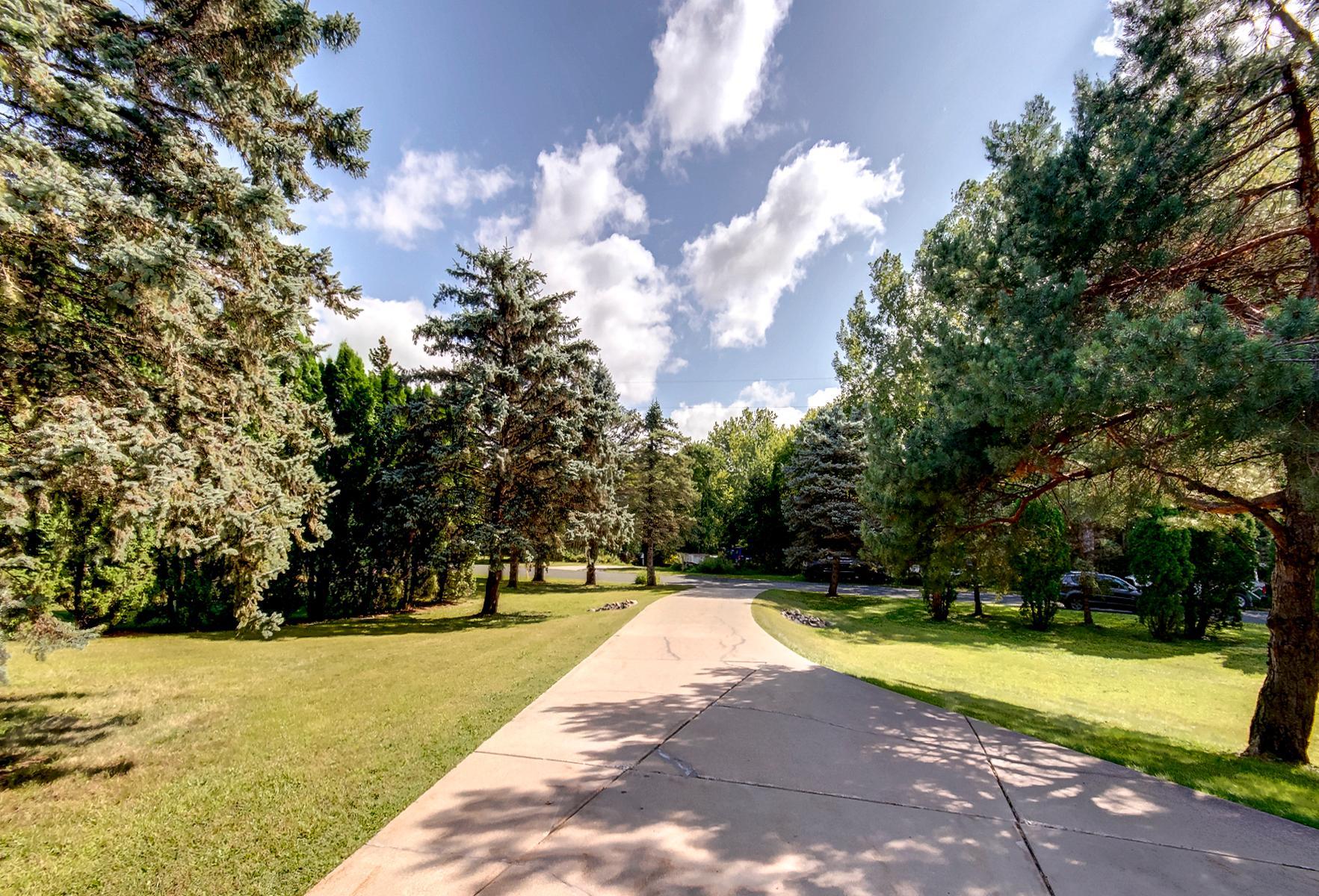 22710 Pinto Ln, Lakeville, MN 55044