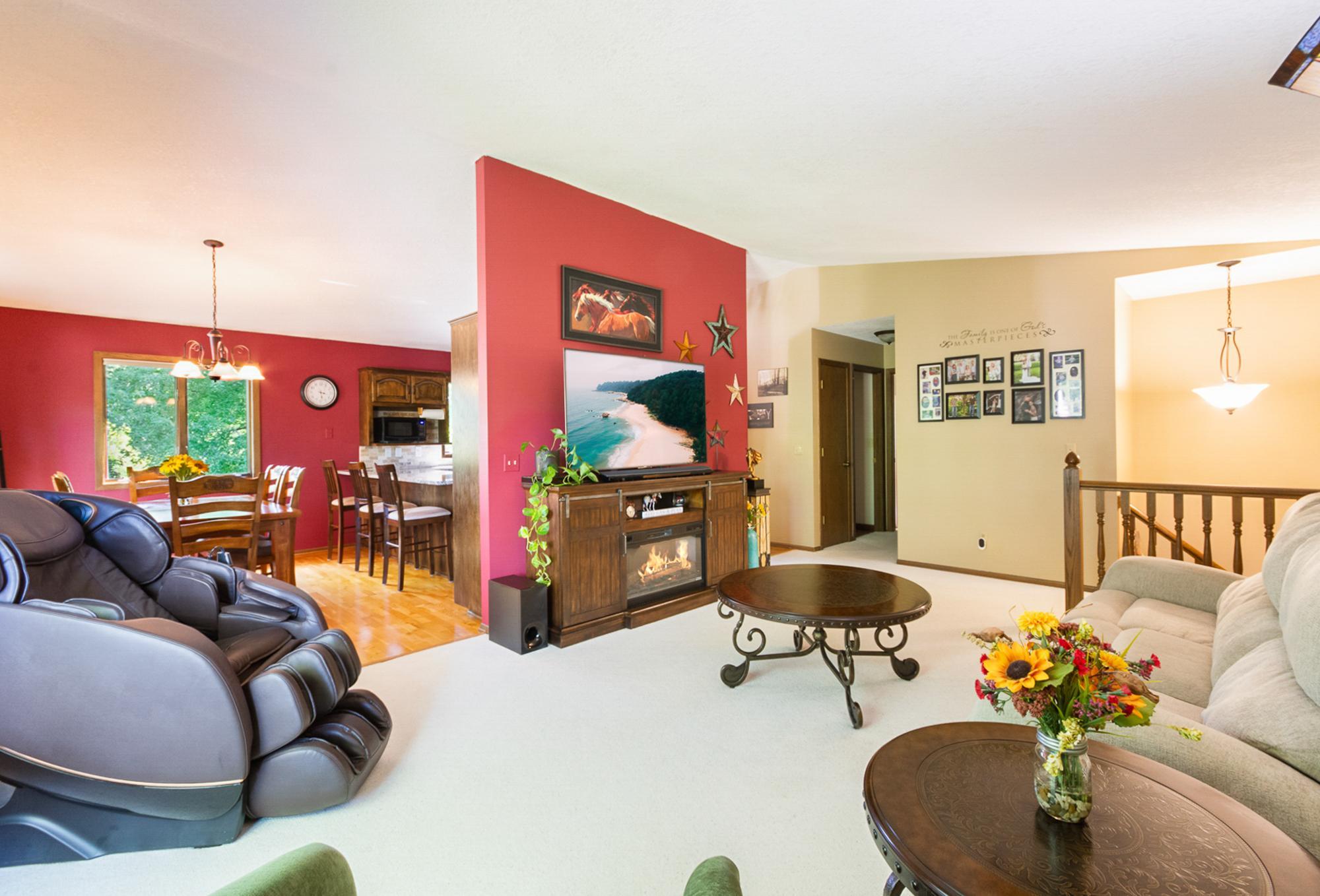 22710 Pinto Ln, Lakeville, MN 55044