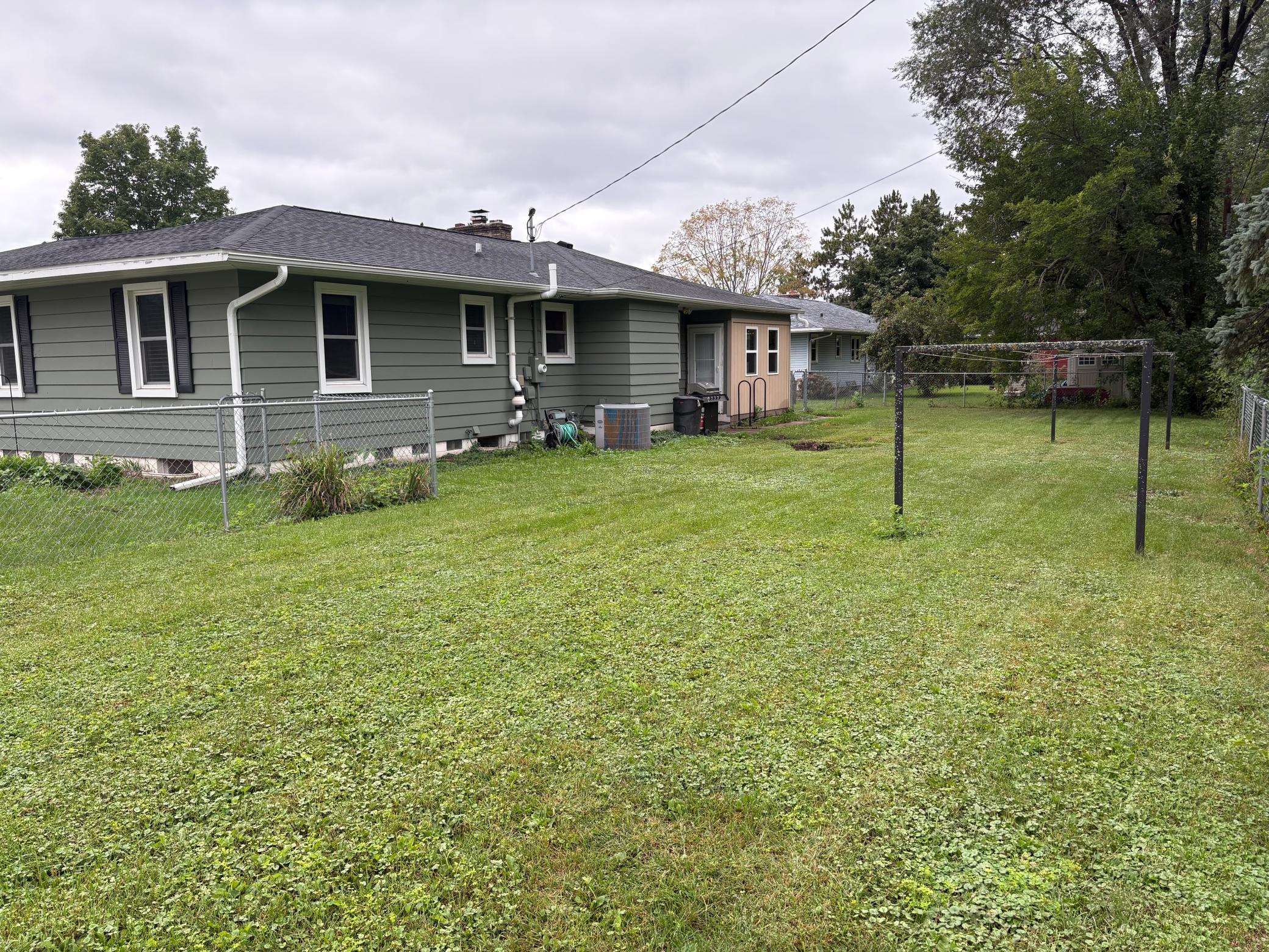 528 S 6th St, La Crescent, MN 55947