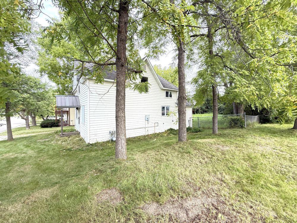 209 E Oak Ave, Frazee, MN 56544