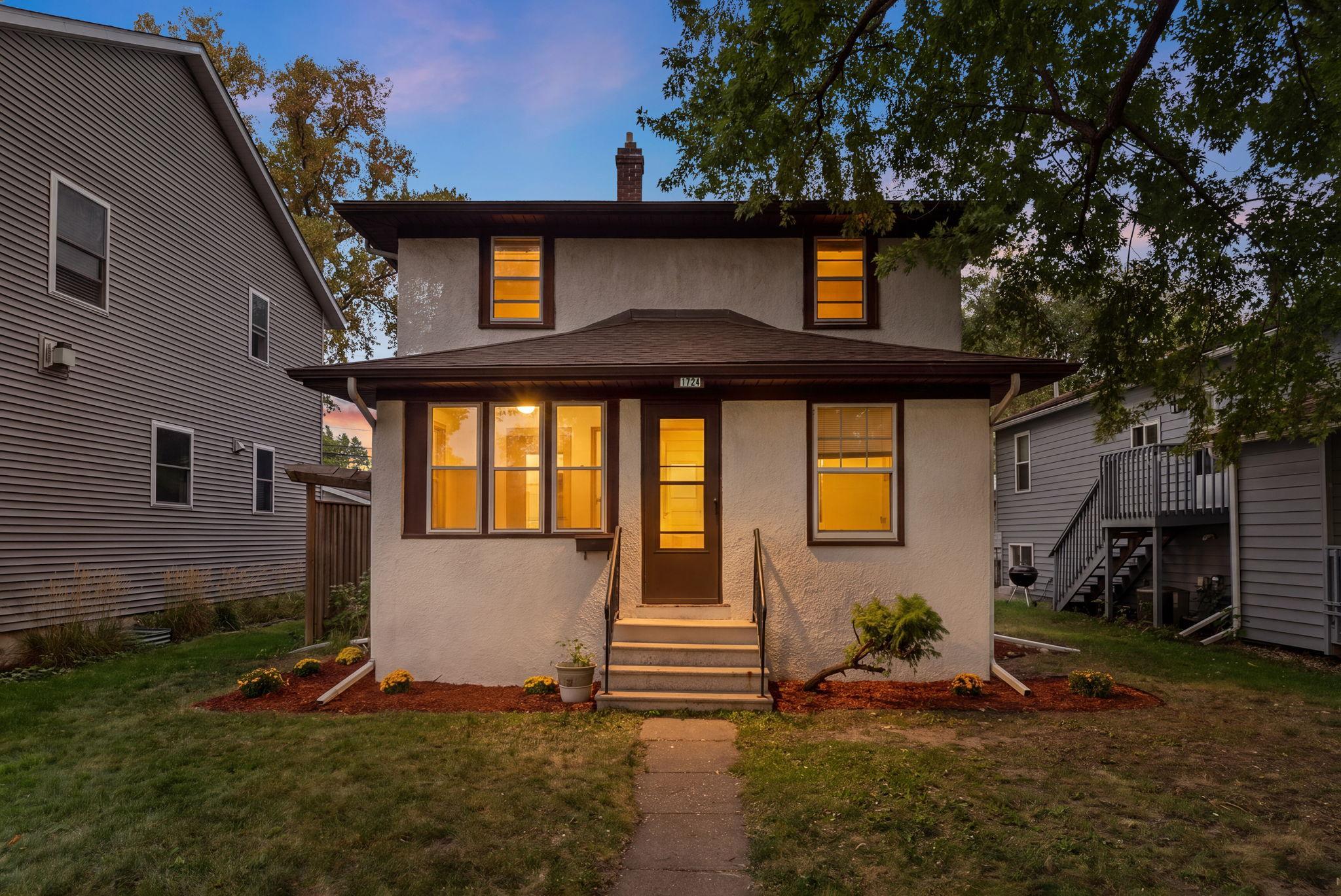 1724 Malvern St, Lauderdale, MN 55113