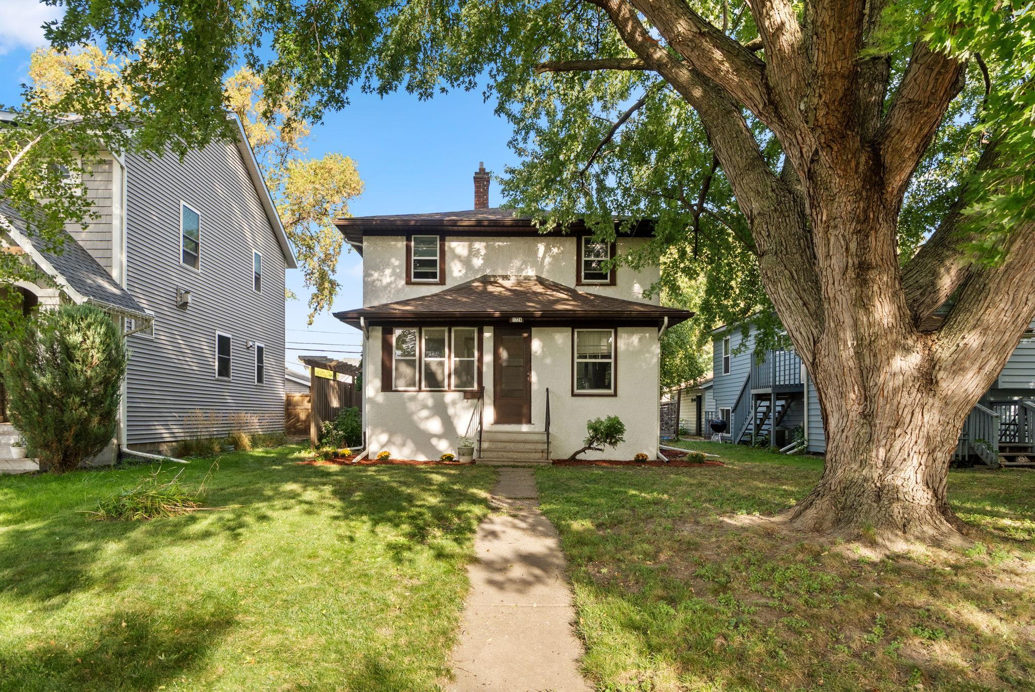 1724 Malvern St, Lauderdale, MN 55113