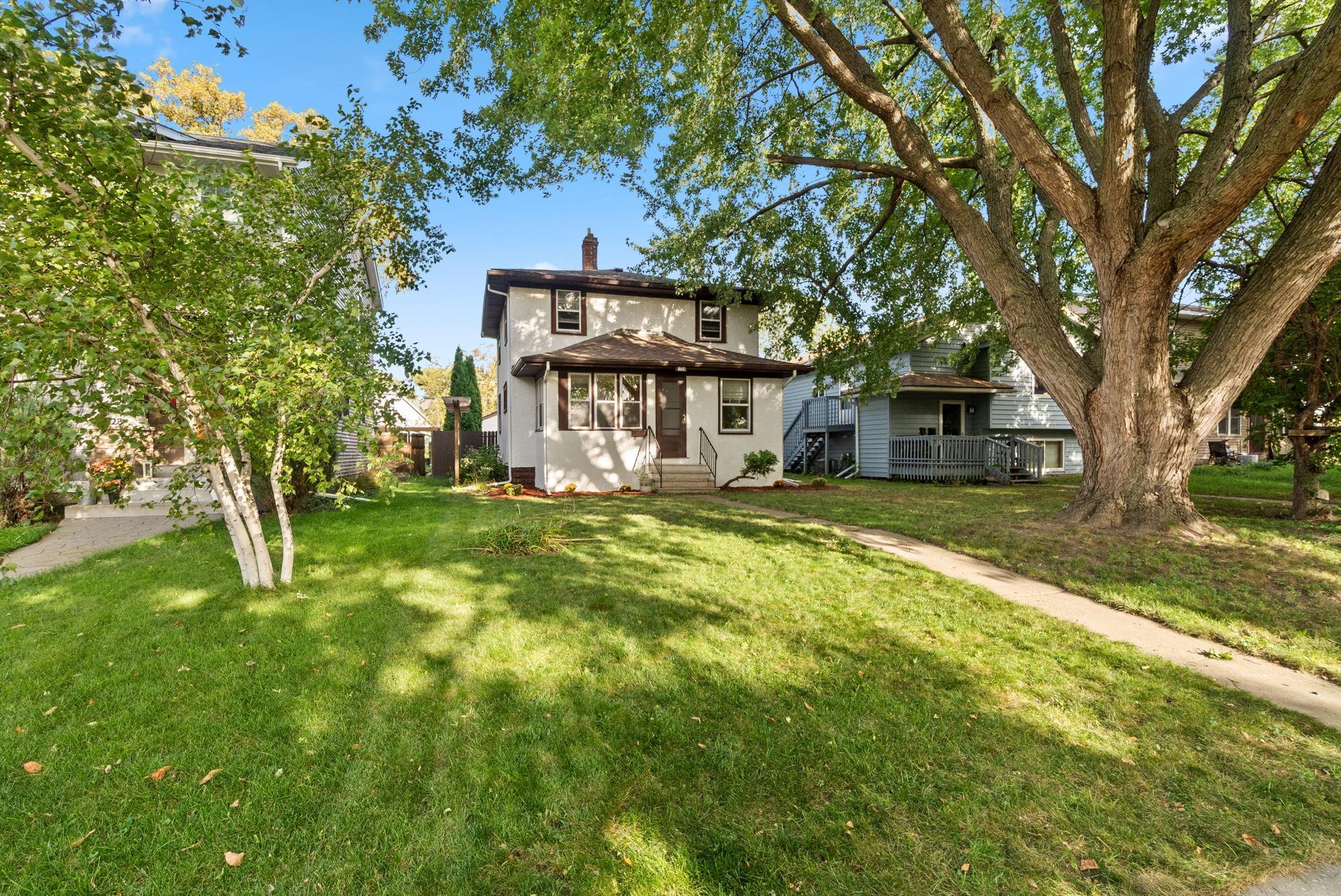 1724 Malvern St, Lauderdale, MN 55113