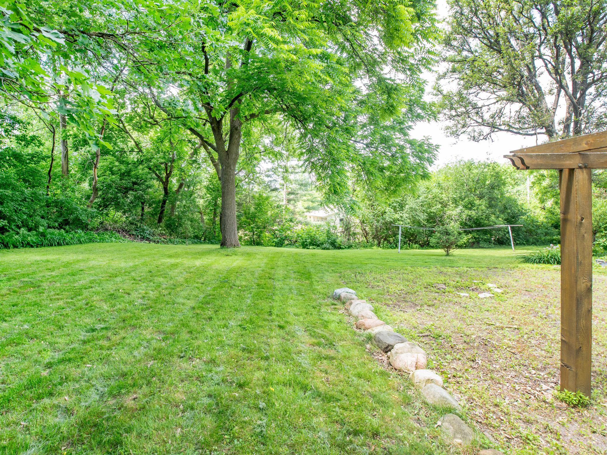 1603 Dodd Rd, Mendota Heights, MN 55118
