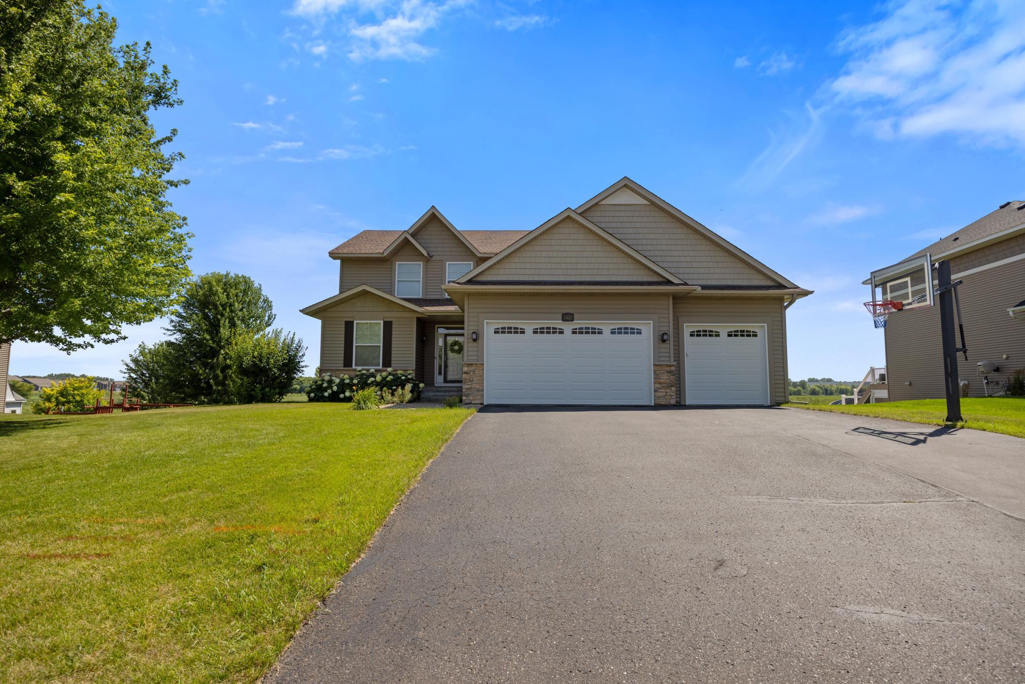 13827 Savanna Dr, Rogers, MN 55374