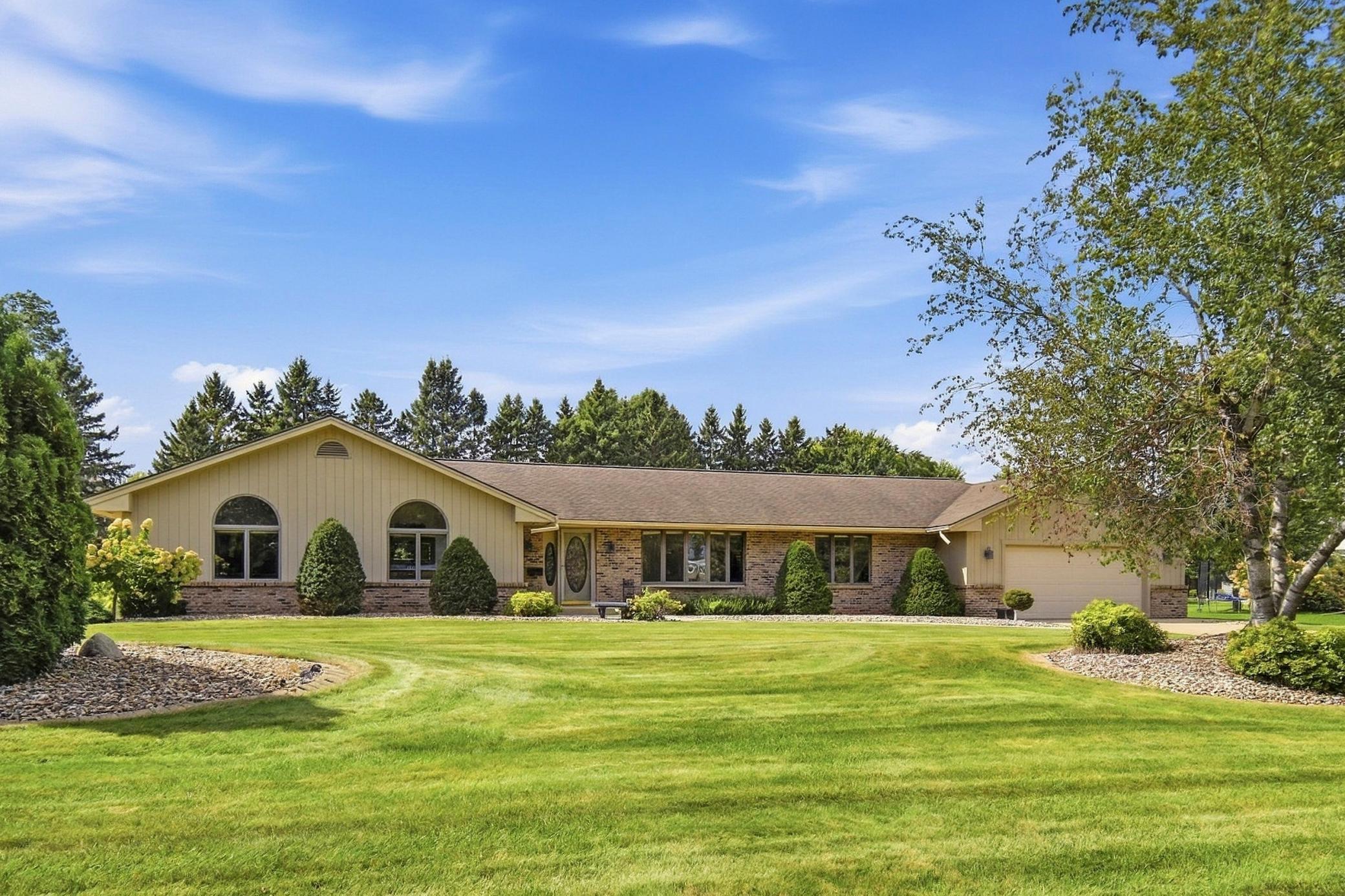 402 24th St SW, Austin, MN 55912