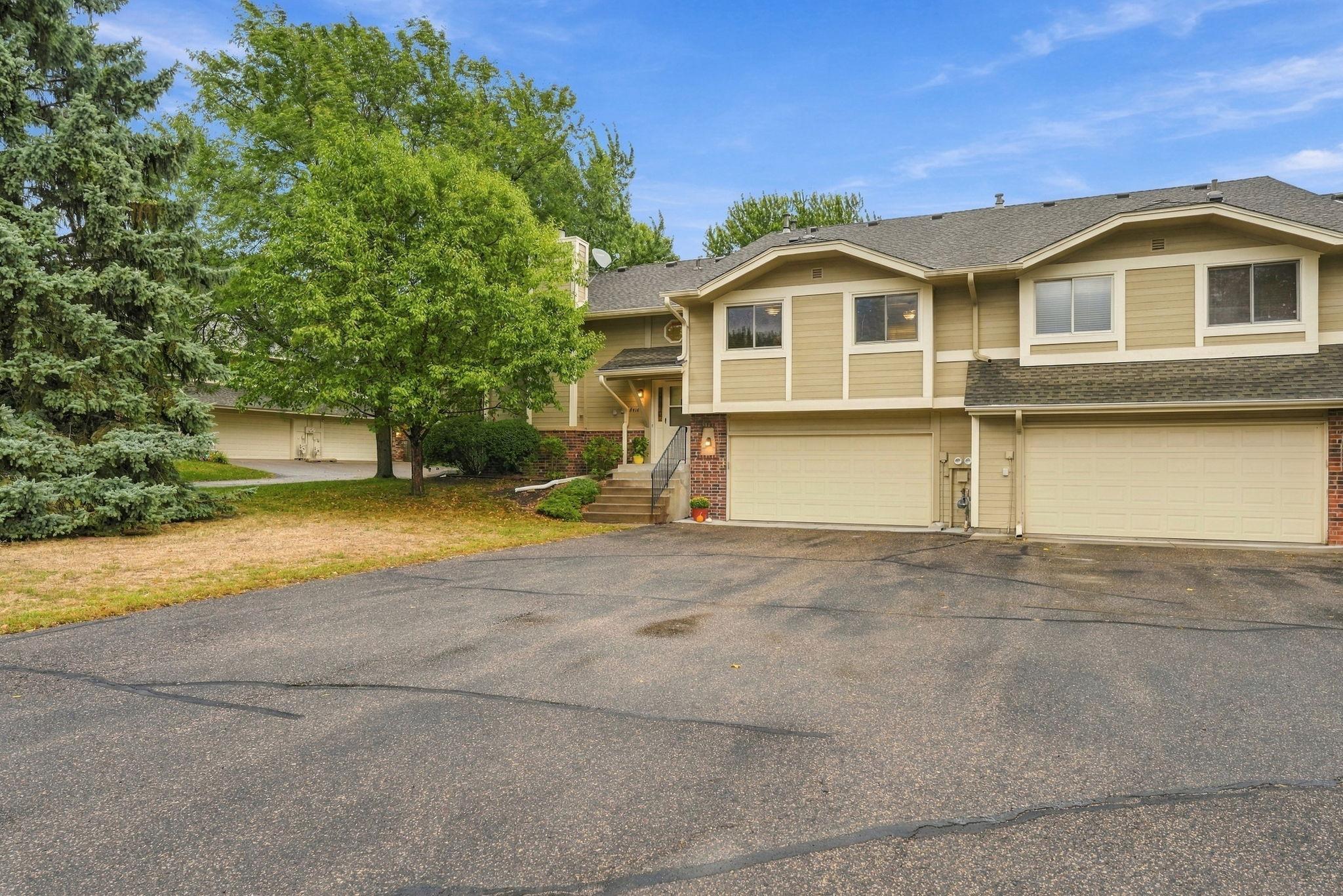8414 Zinnia Ln N, Maple Grove, MN 55369
