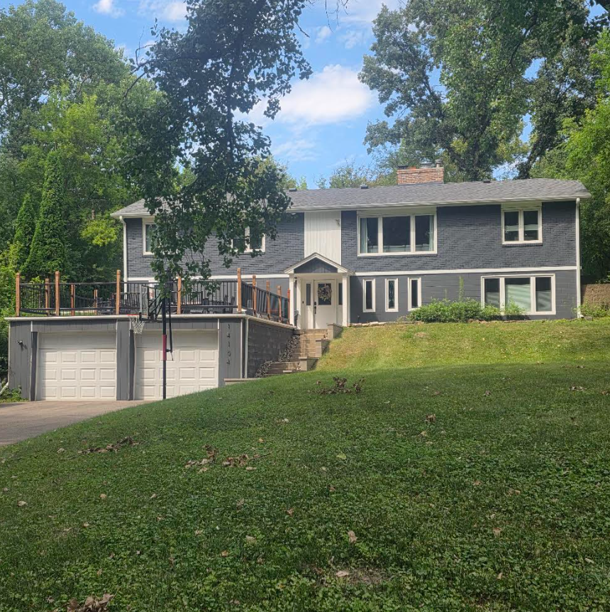 14104 Knollway Dr N, Minnetonka, MN 55305