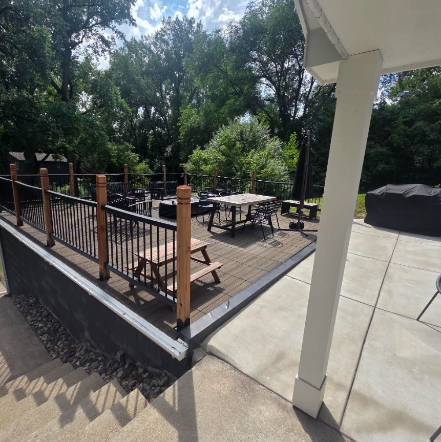 14104 Knollway Dr N, Minnetonka, MN 55305