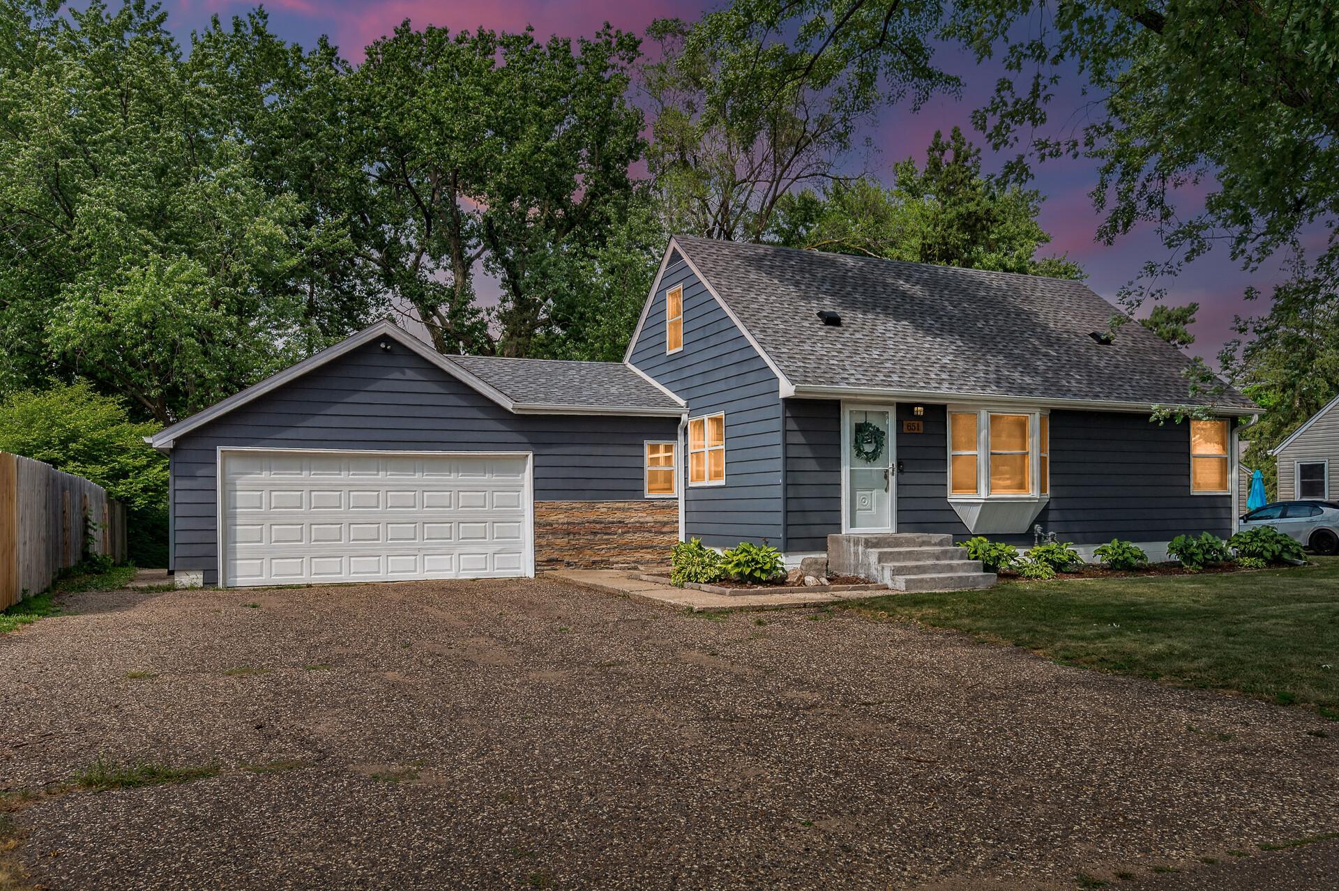 651 County Road B2 W, Roseville, MN 55113
