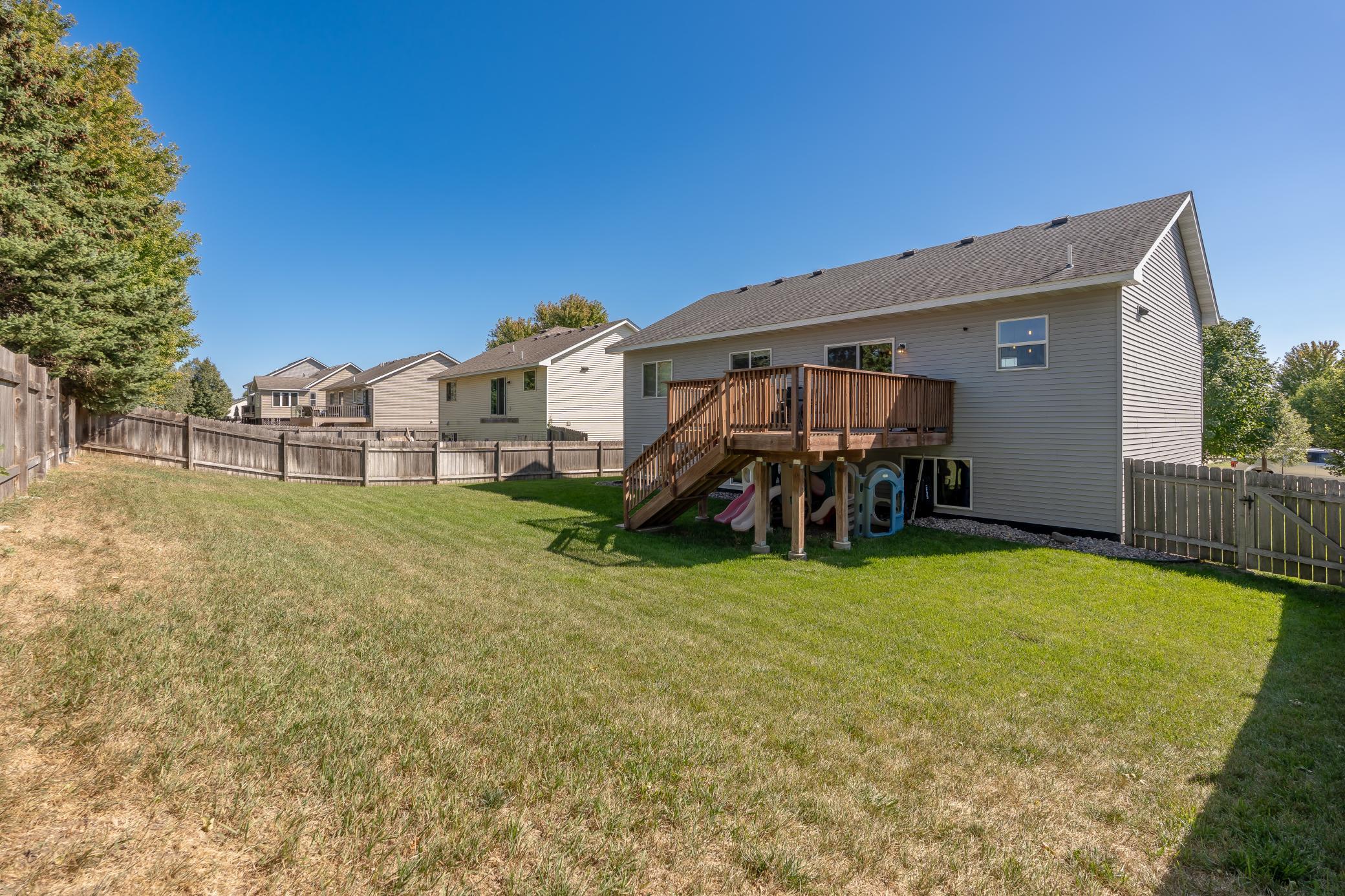 916 Forest Edge Dr, Jordan, MN 55352