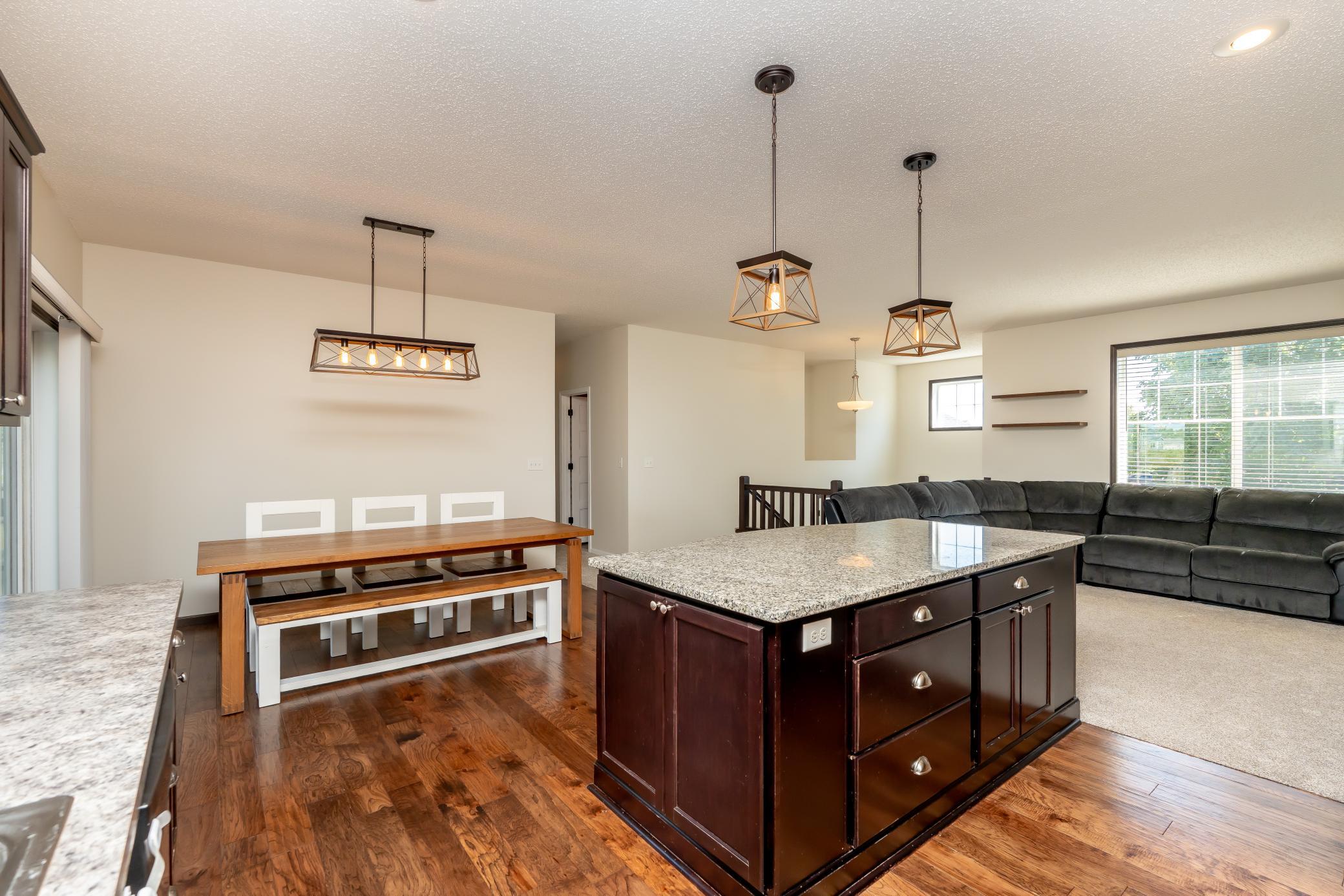 916 Forest Edge Dr, Jordan, MN 55352