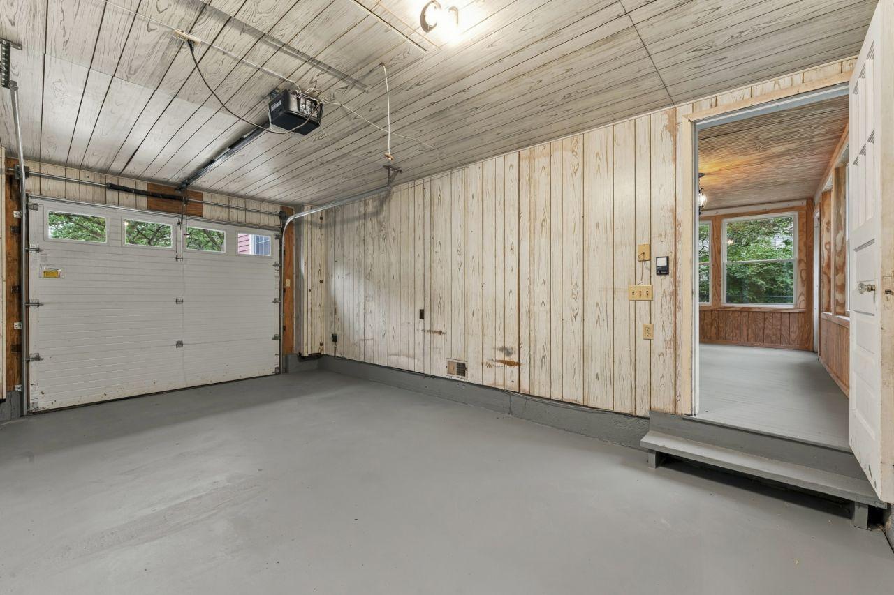 910 10th St NW, Austin, MN 55912