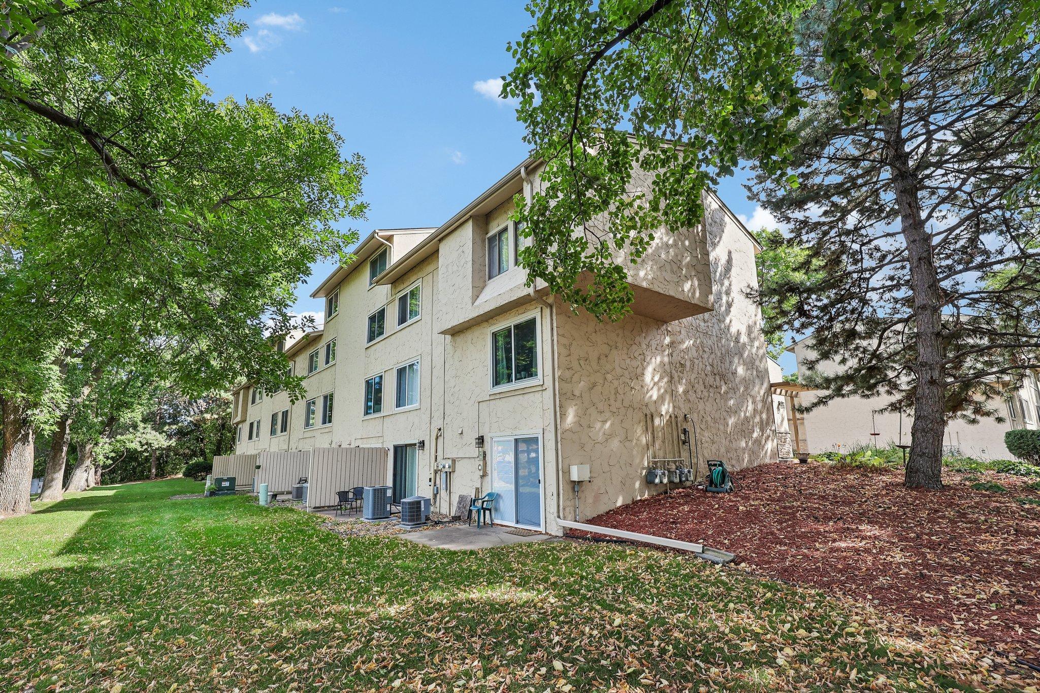 4082 Meadowlark Ln, Eagan, MN 55122