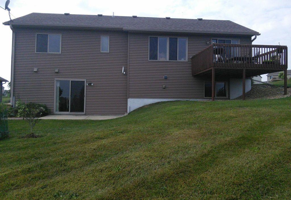 2136 Ashland Dr NW, Rochester, MN 55901