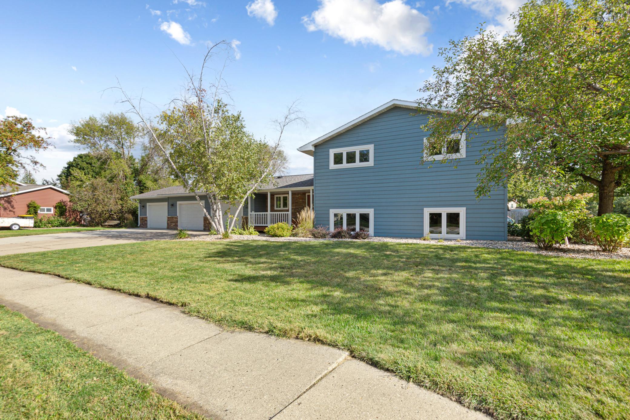 1552 Nottingham Dr, North Mankato, MN 56003