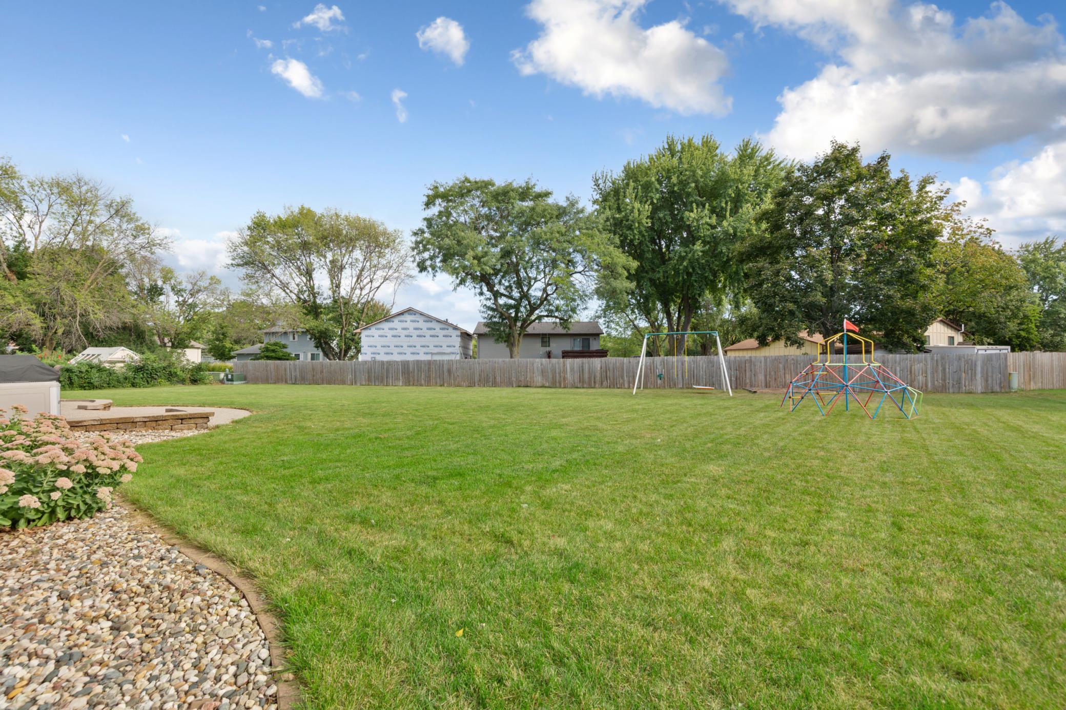 1552 Nottingham Dr, North Mankato, MN 56003