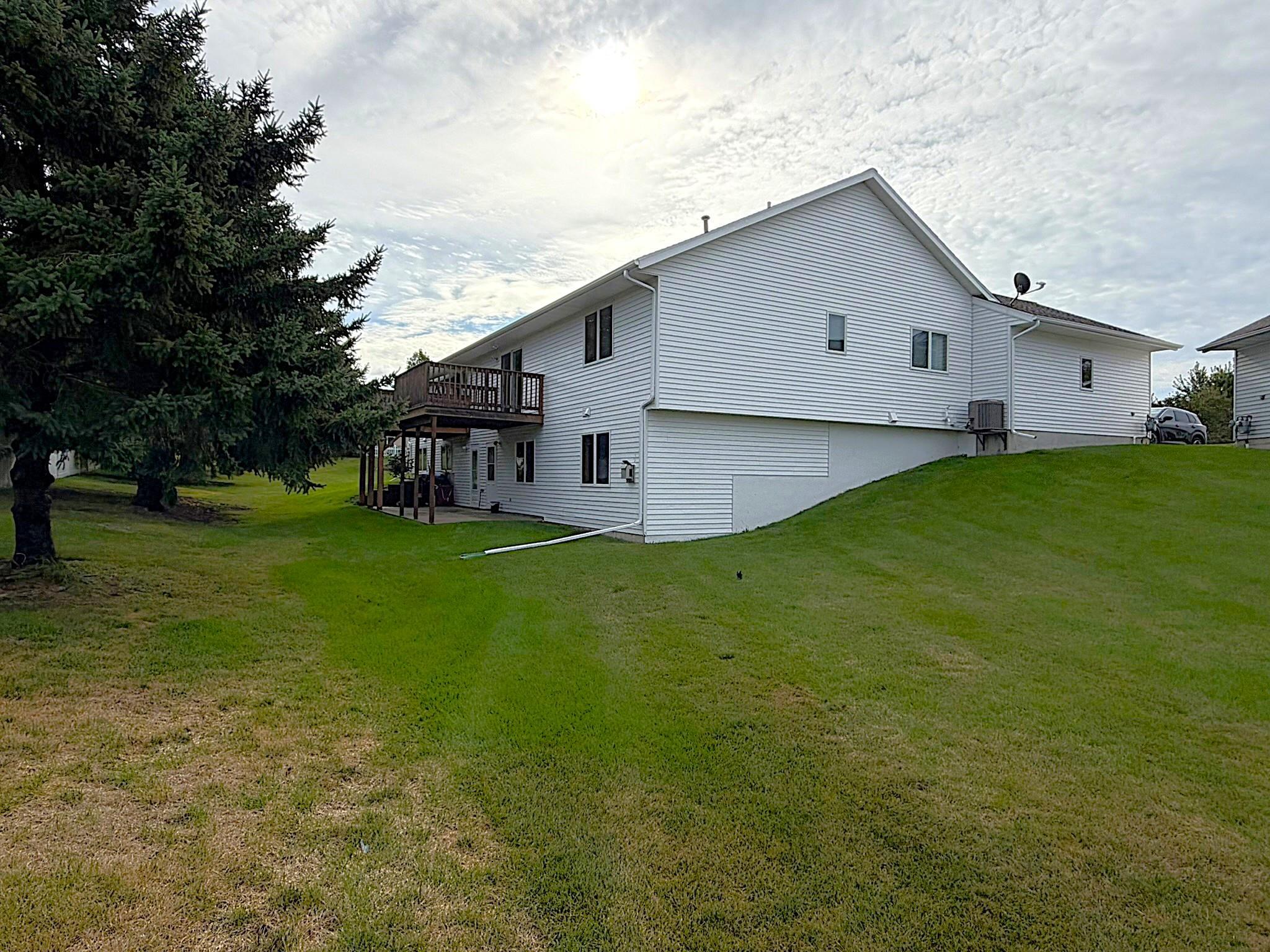140 Orchard Manor Dr SE, Plainview, MN 55964