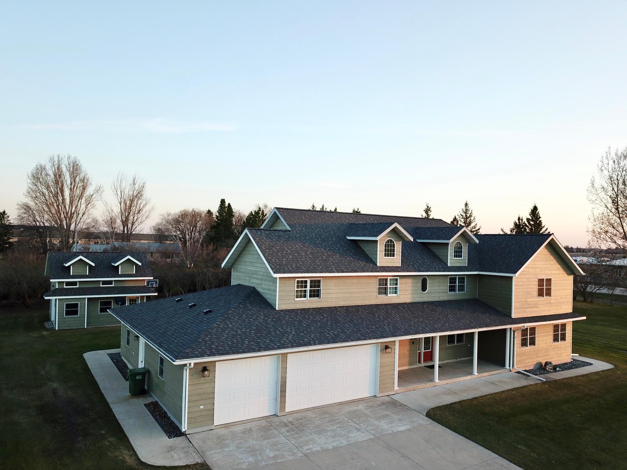 310 7th St SW, Roseau, MN 56751
