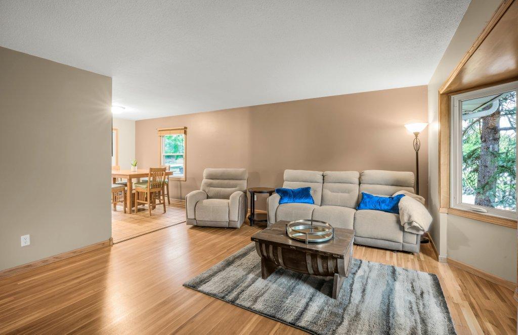 9581 Pilgrim Ln N, Maple Grove, MN 55369