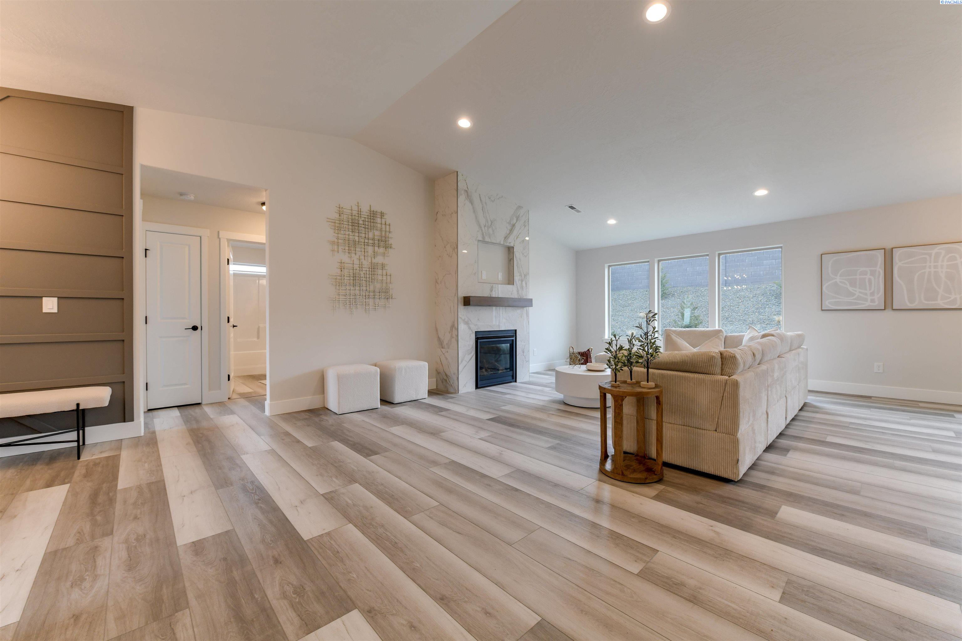 10406 Chinook Dr, Pasco, WA 99301