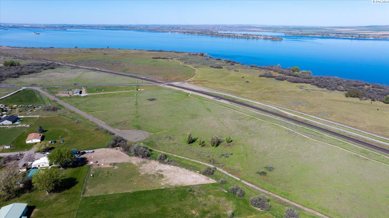 249237 E Toothaker Rd, Finley, WA 99337