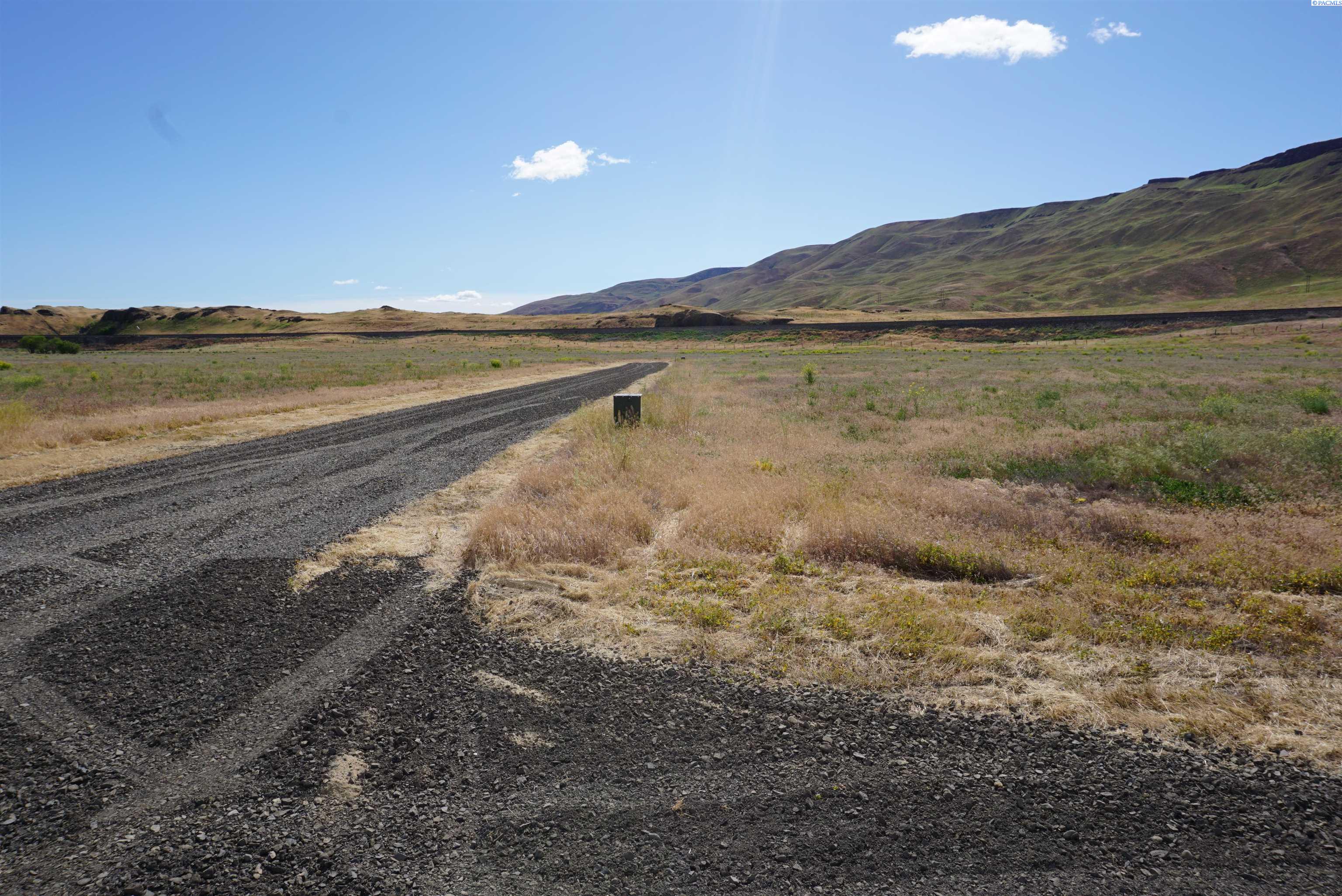 1002 NKA Hansen Rd, Prosser, WA 99350