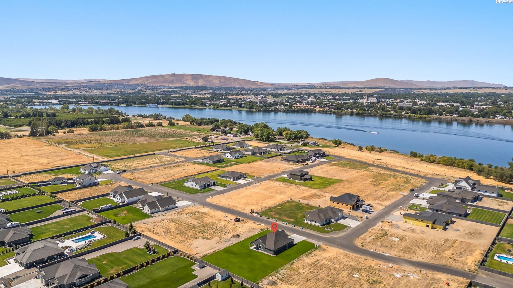 6627 Lazy B Dr, Pasco, WA 99301
