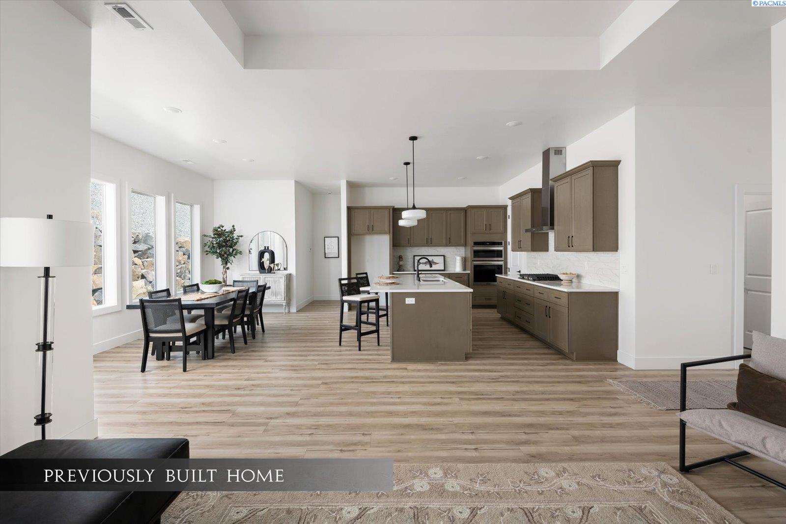 6669 W 27th Ave, Kennewick, WA 99338
