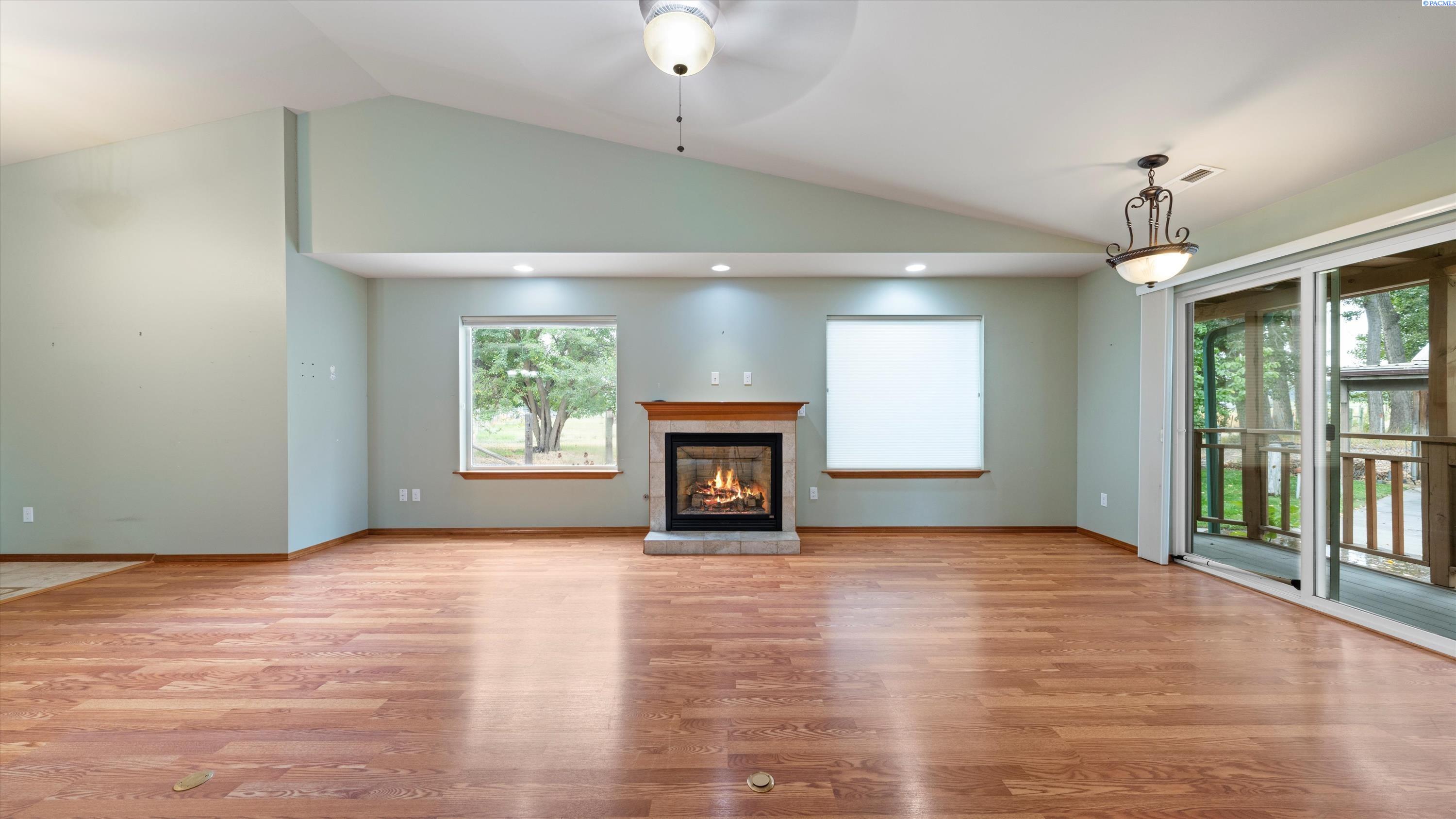 41406 S Finley Rd, Kennewick, WA 99337
