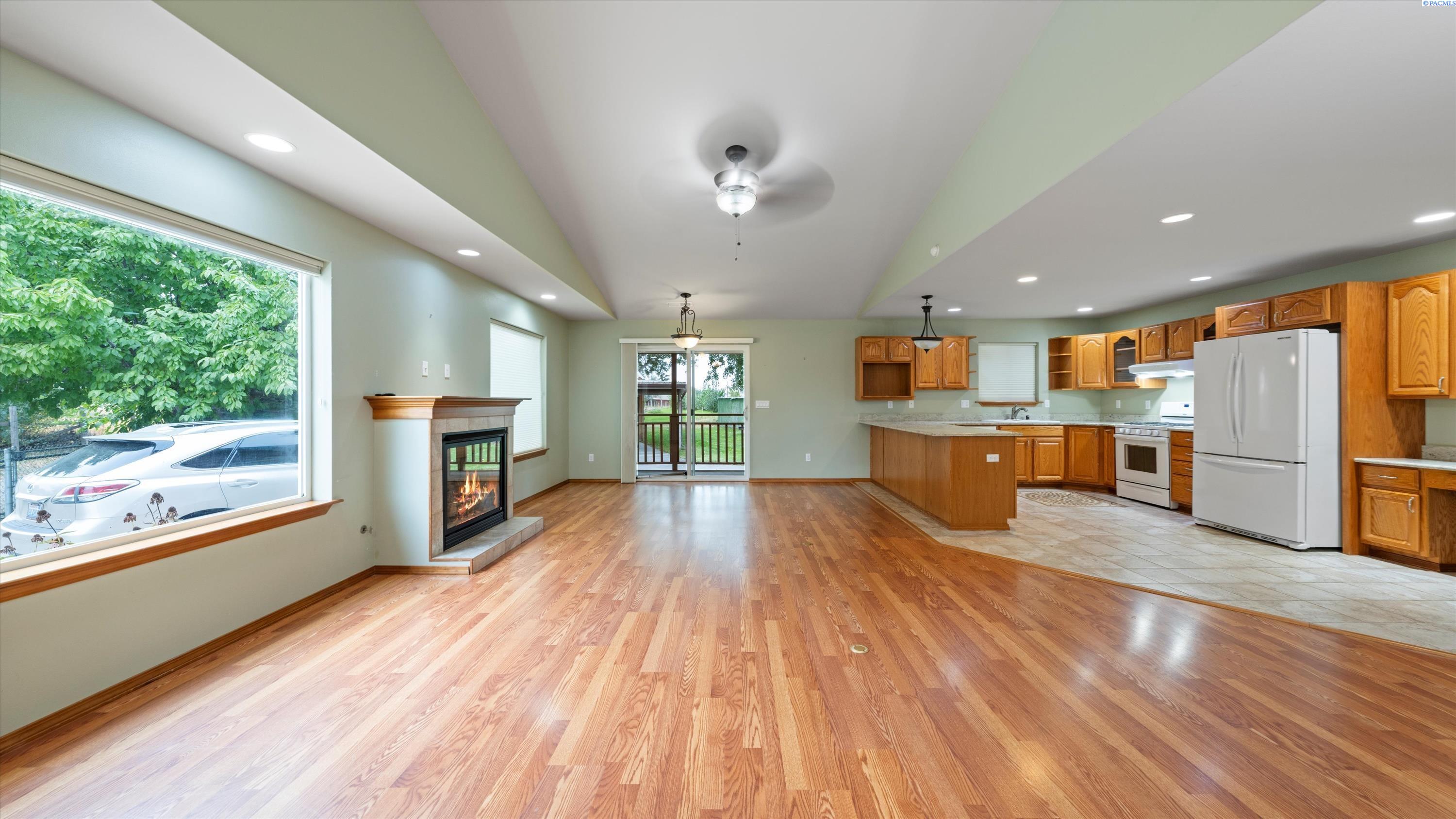 41406 S Finley Rd, Kennewick, WA 99337