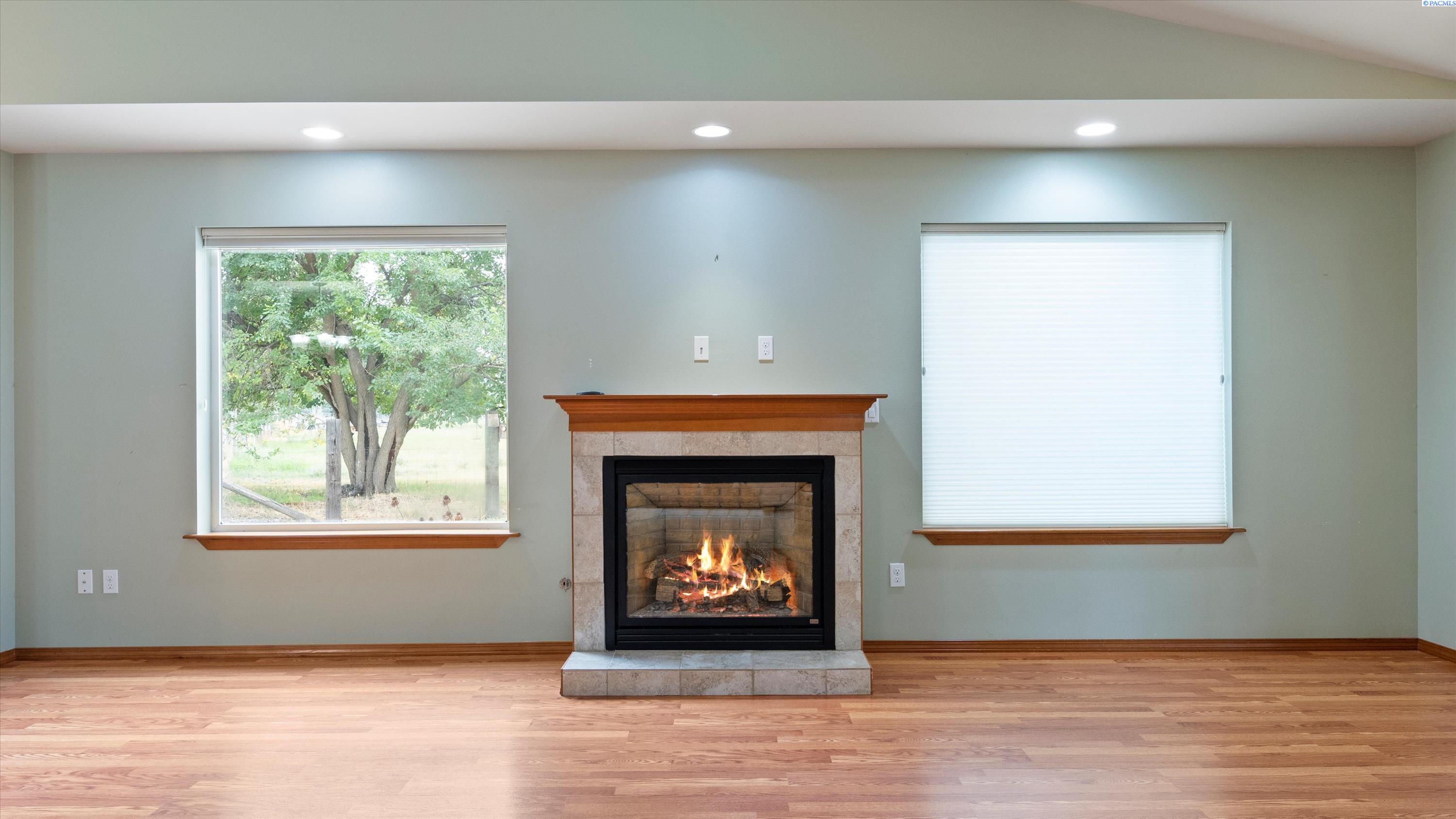 41406 S Finley Rd, Kennewick, WA 99337