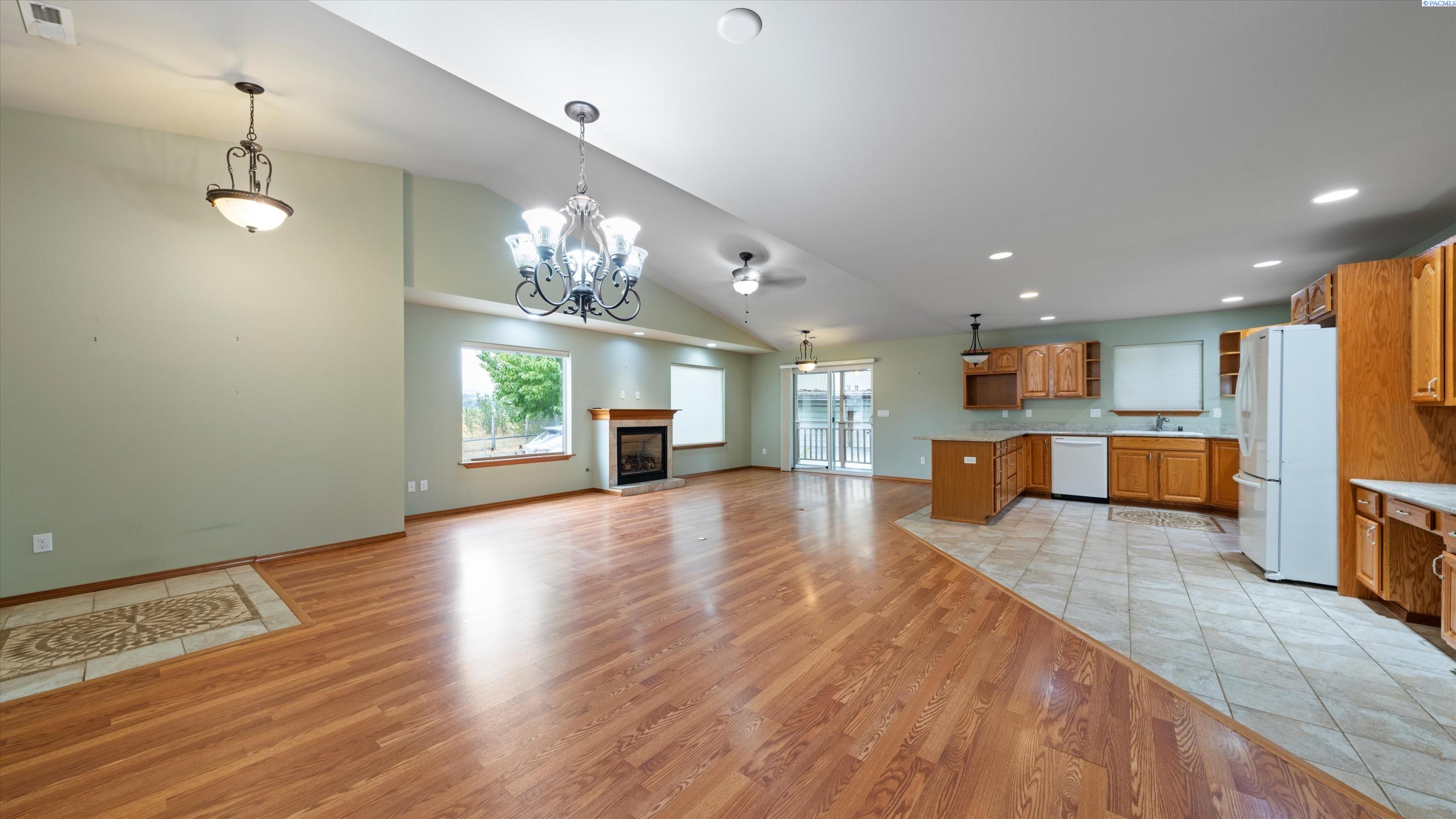 41406 S Finley Rd, Kennewick, WA 99337