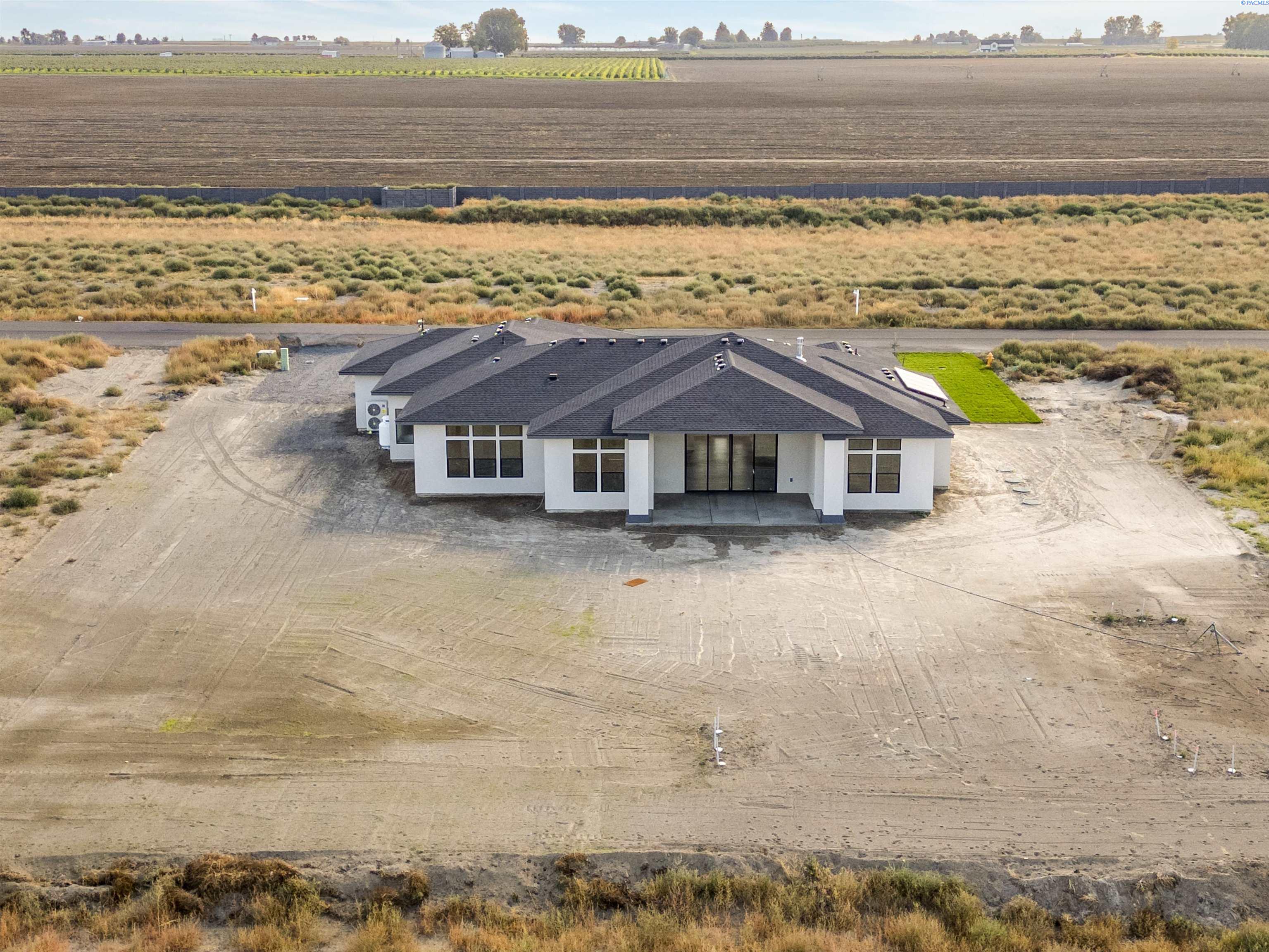 8402 Axil Ln, Pasco, WA 99301