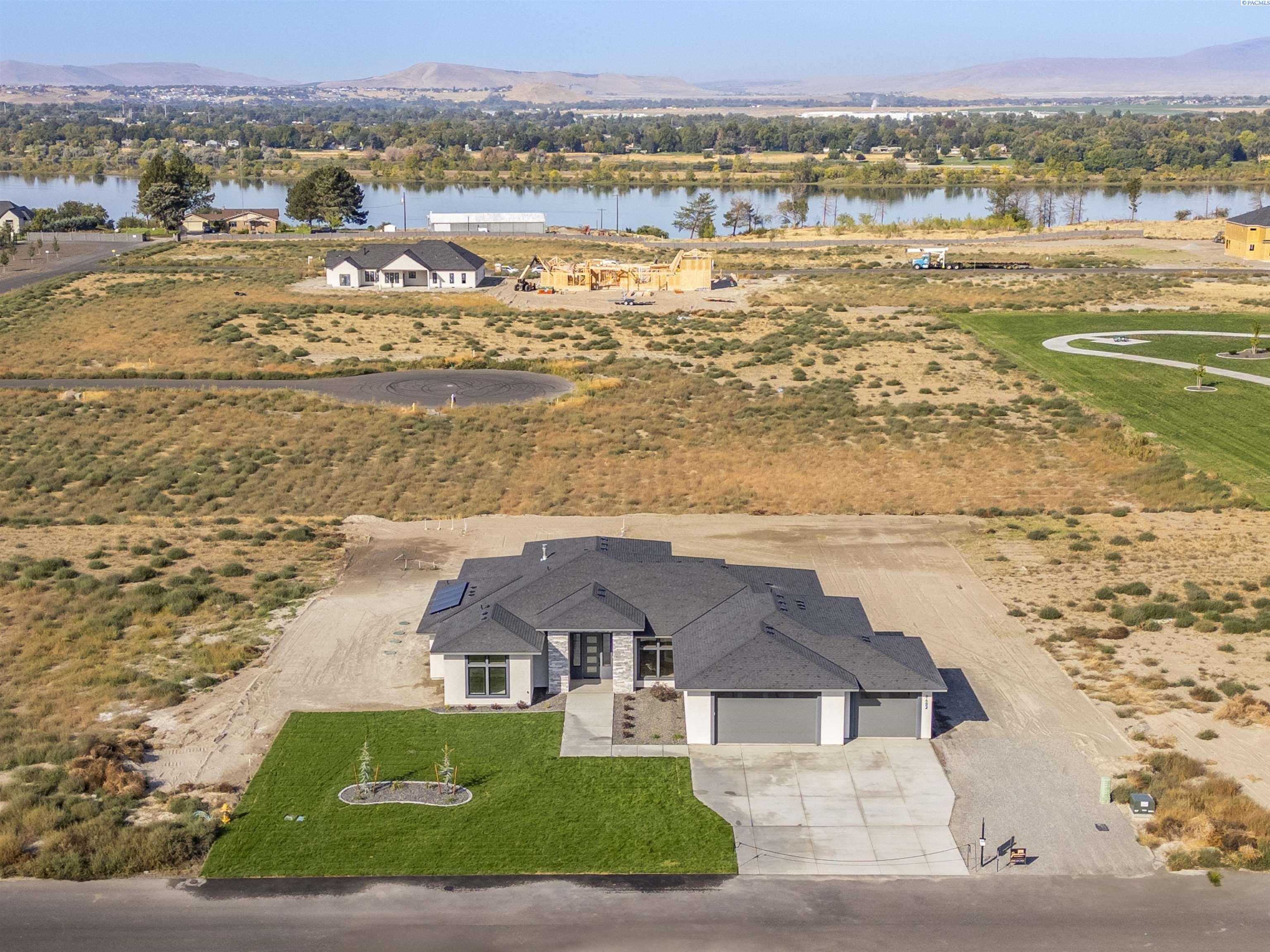 8402 Axil Ln, Pasco, WA 99301