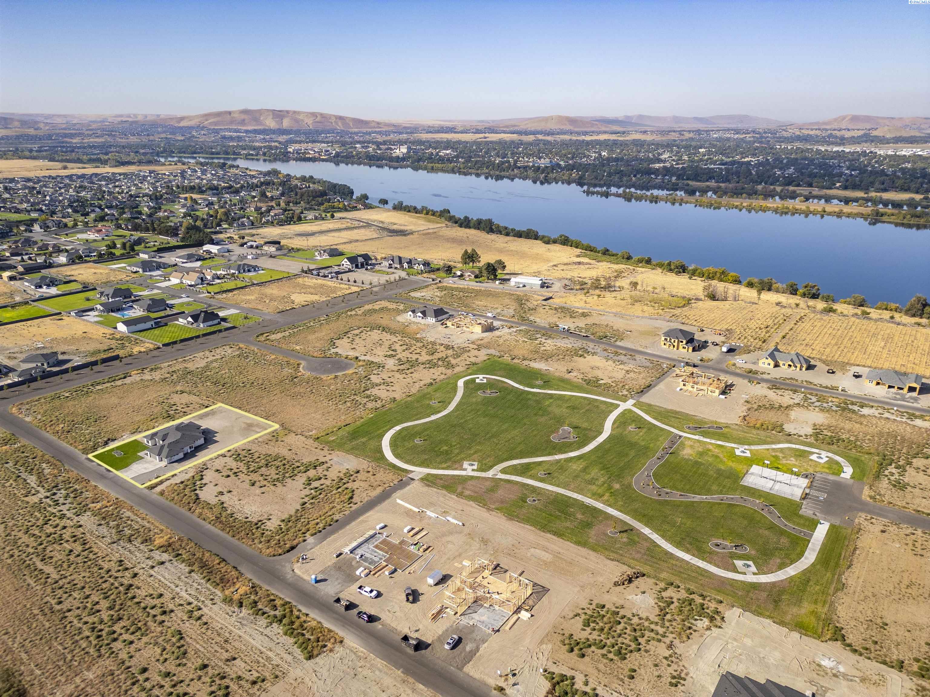 8402 Axil Ln, Pasco, WA 99301