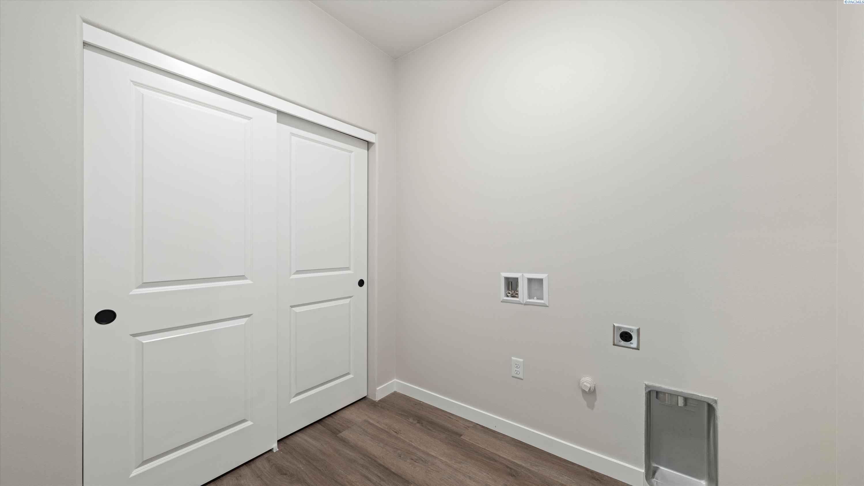 1356 Kalani Ct, West Richland, WA 99353