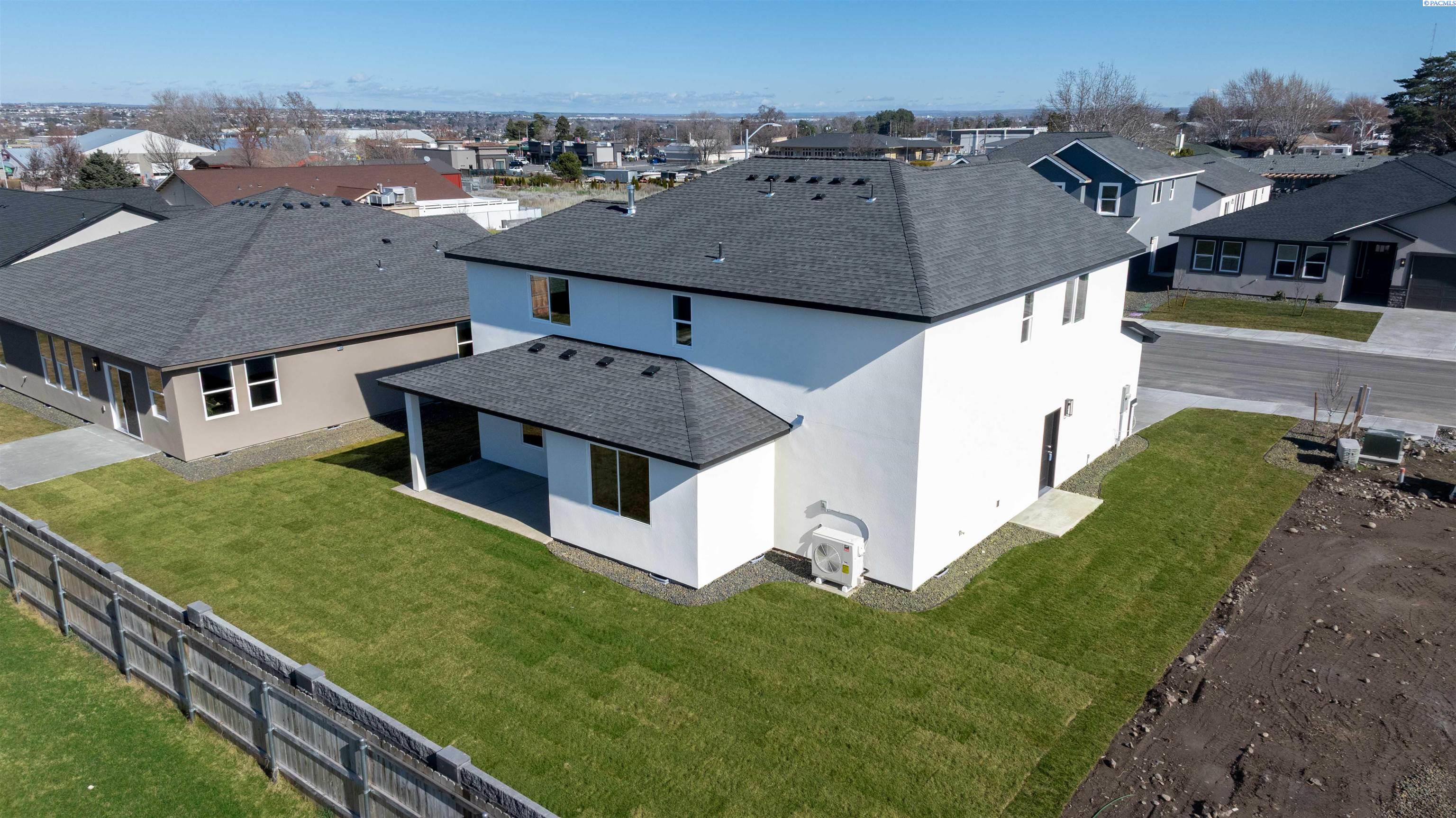 1087 N Grant Pl, Kennewick, WA 99336