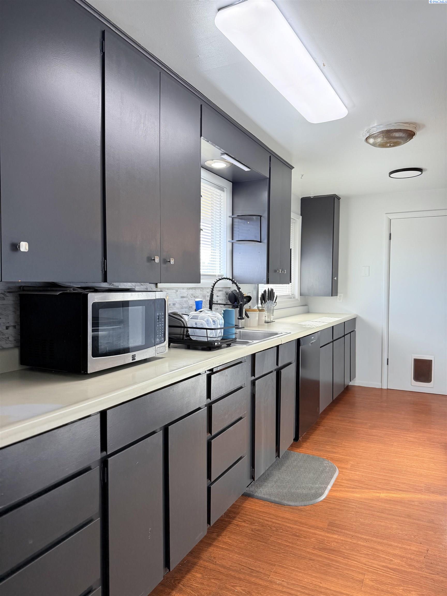 1326 W 4th Ave, Kennewick, WA 99336