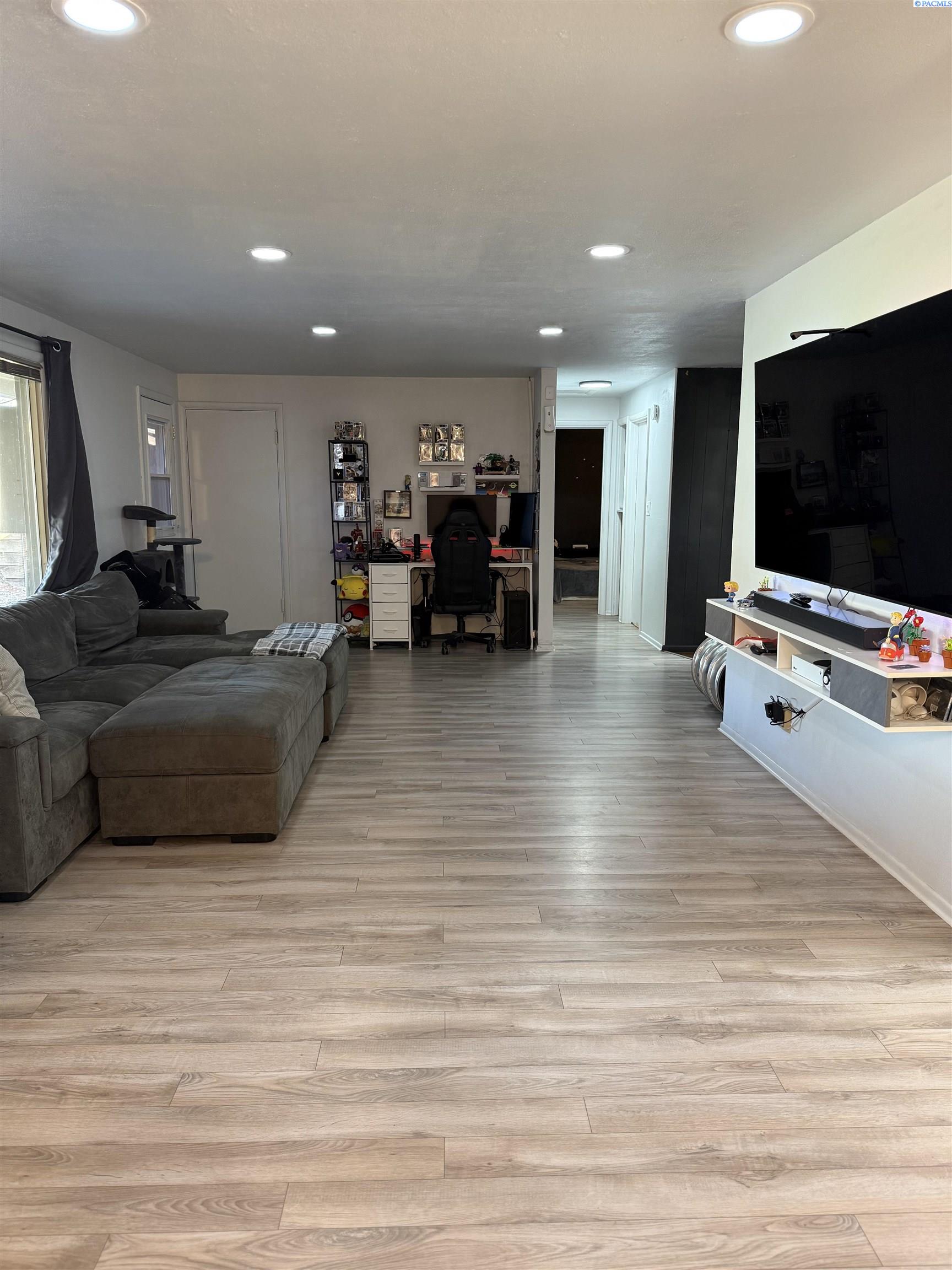 1326 W 4th Ave, Kennewick, WA 99336