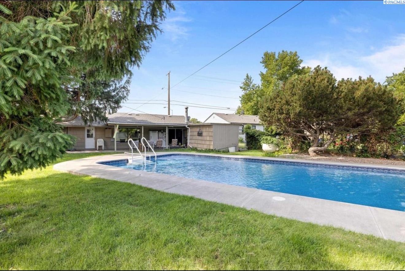 1326 W 4th Ave, Kennewick, WA 99336