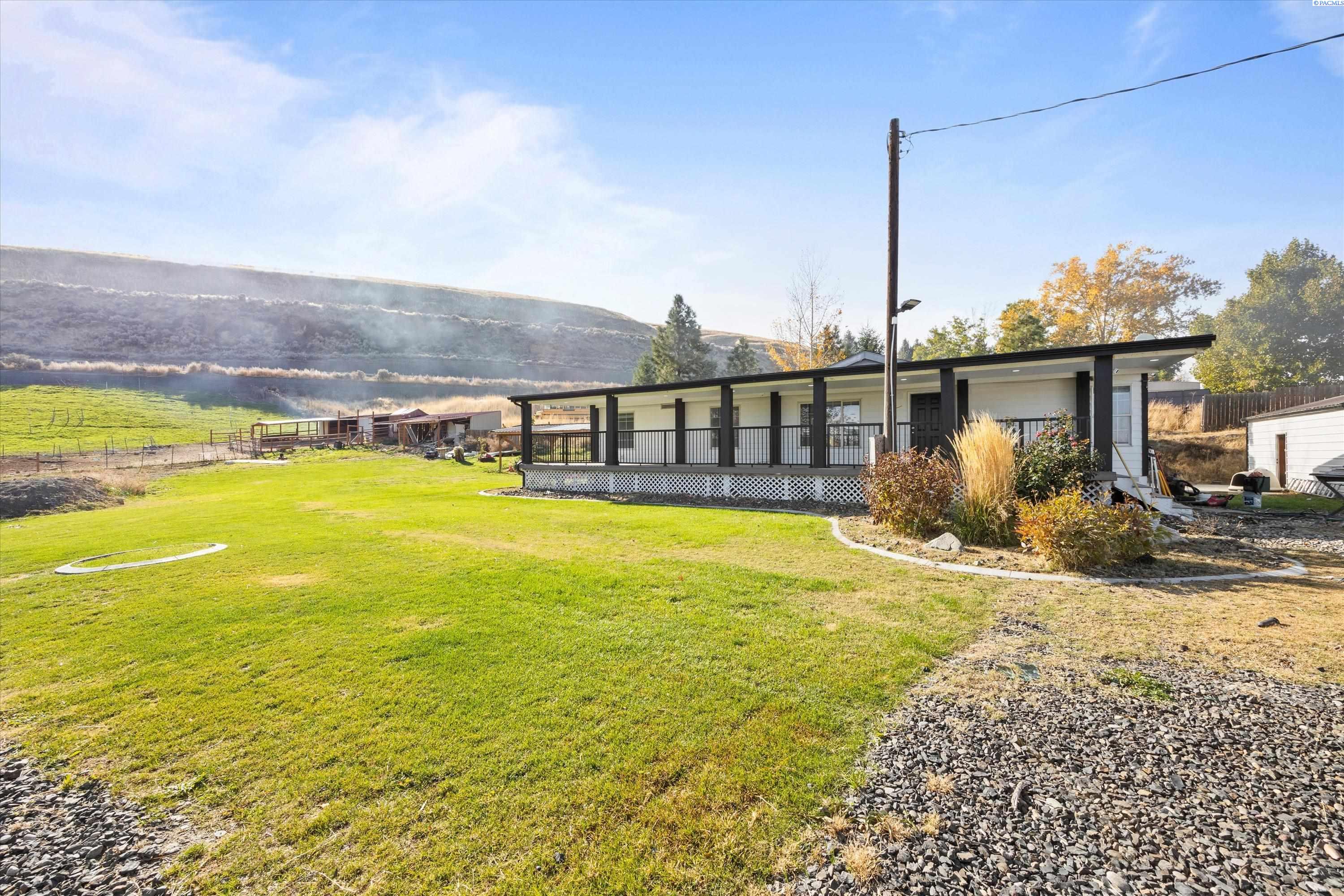 13232 N Nascar Pr Ne, Benton City, WA 99320-9571