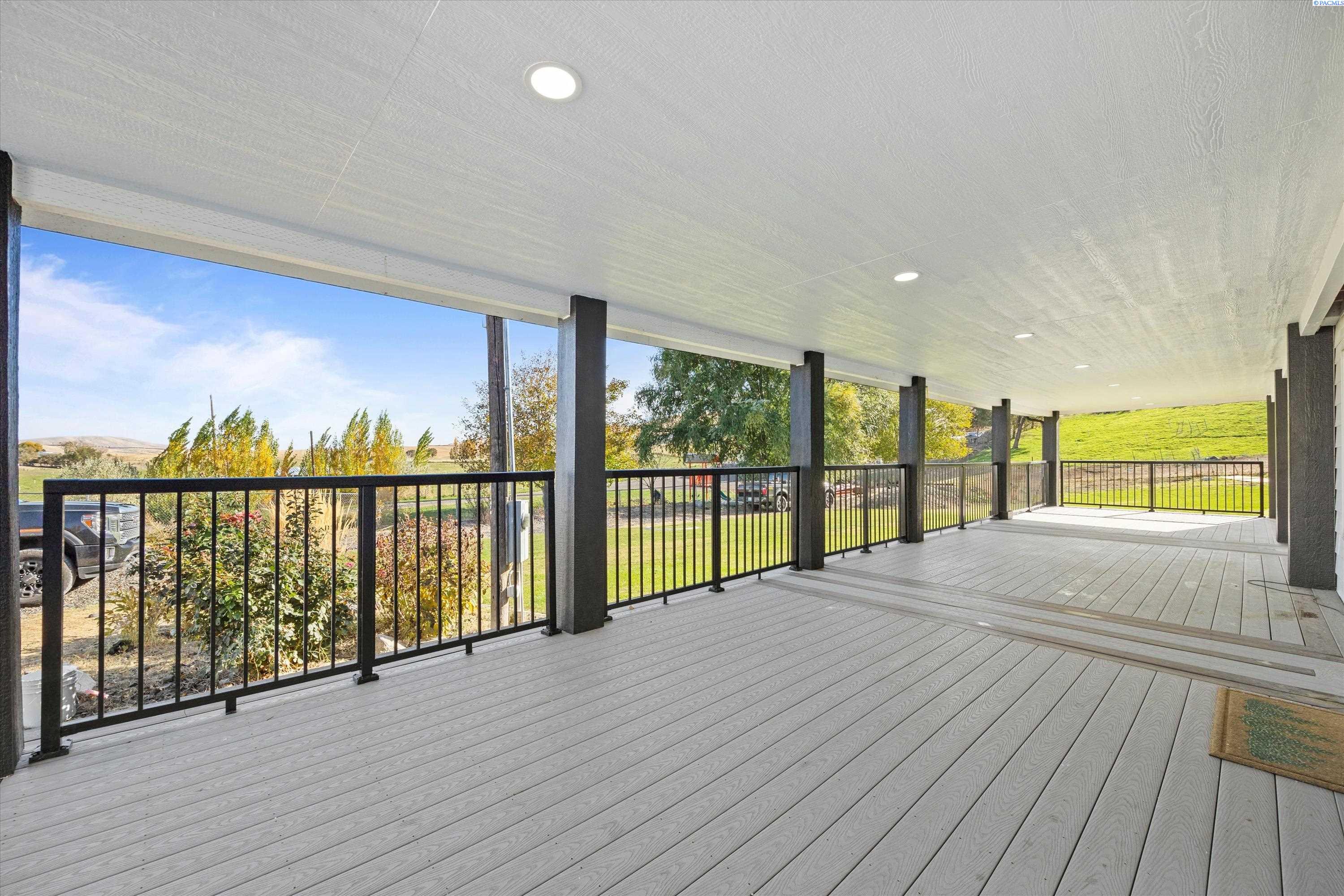 13232 N Nascar Pr Ne, Benton City, WA 99320-9571