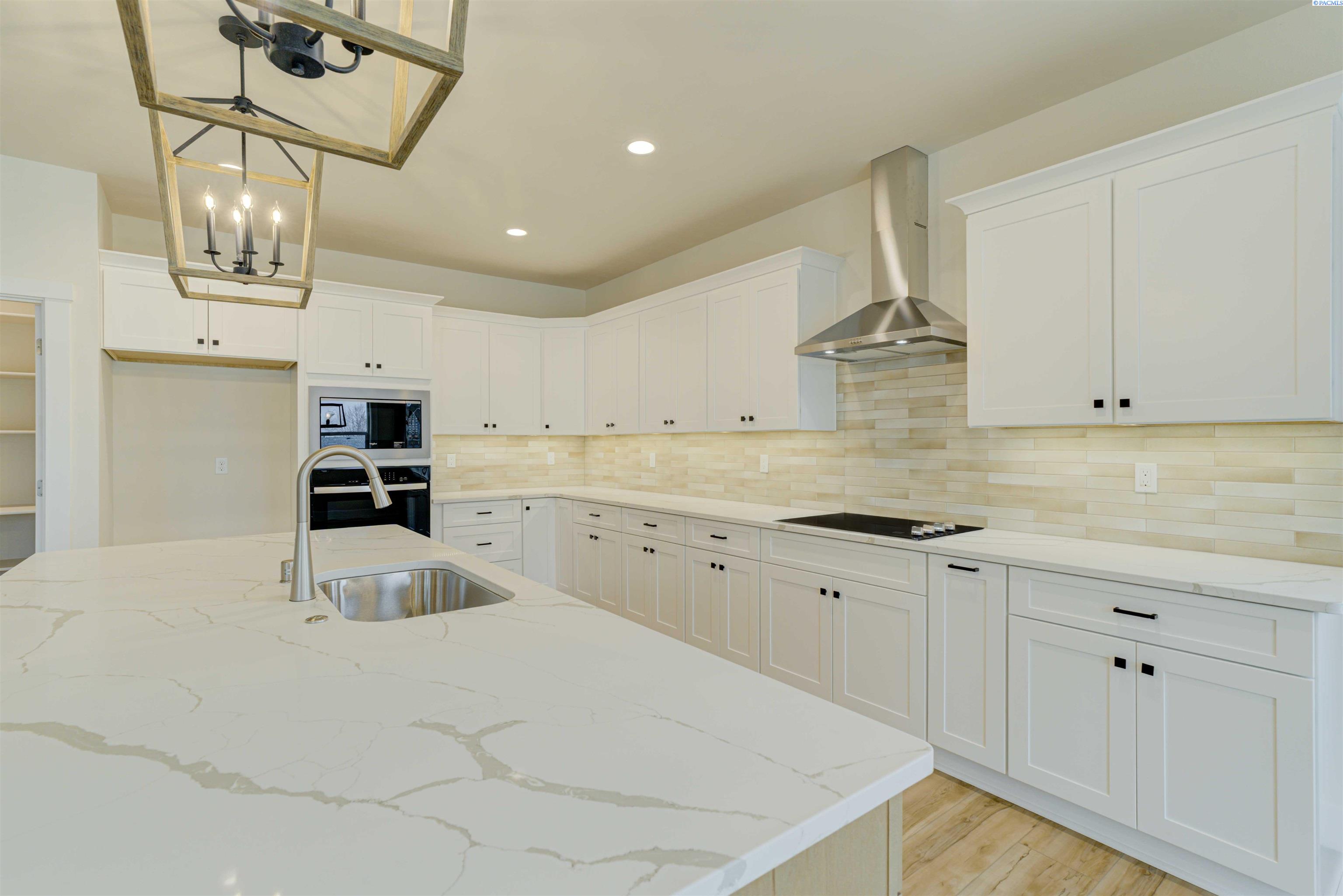 1070 N Grant Pl, Kennewick, WA 99336