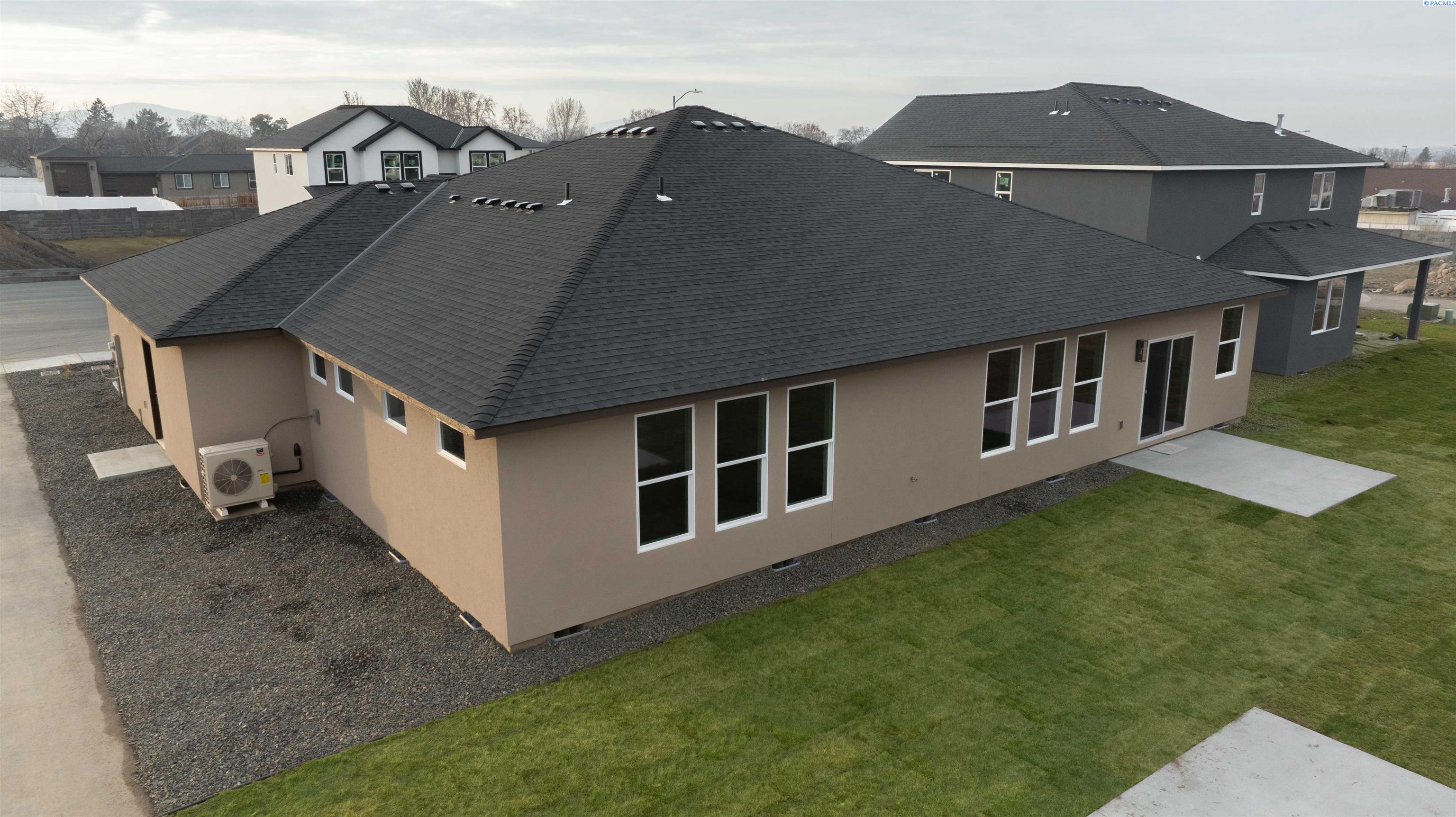1070 N Grant Pl, Kennewick, WA 99336