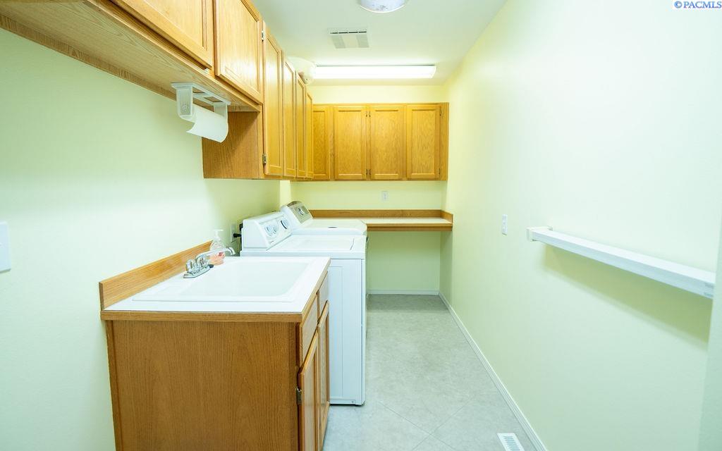 3400 S Huntington Loop, Kennewick, WA 99337